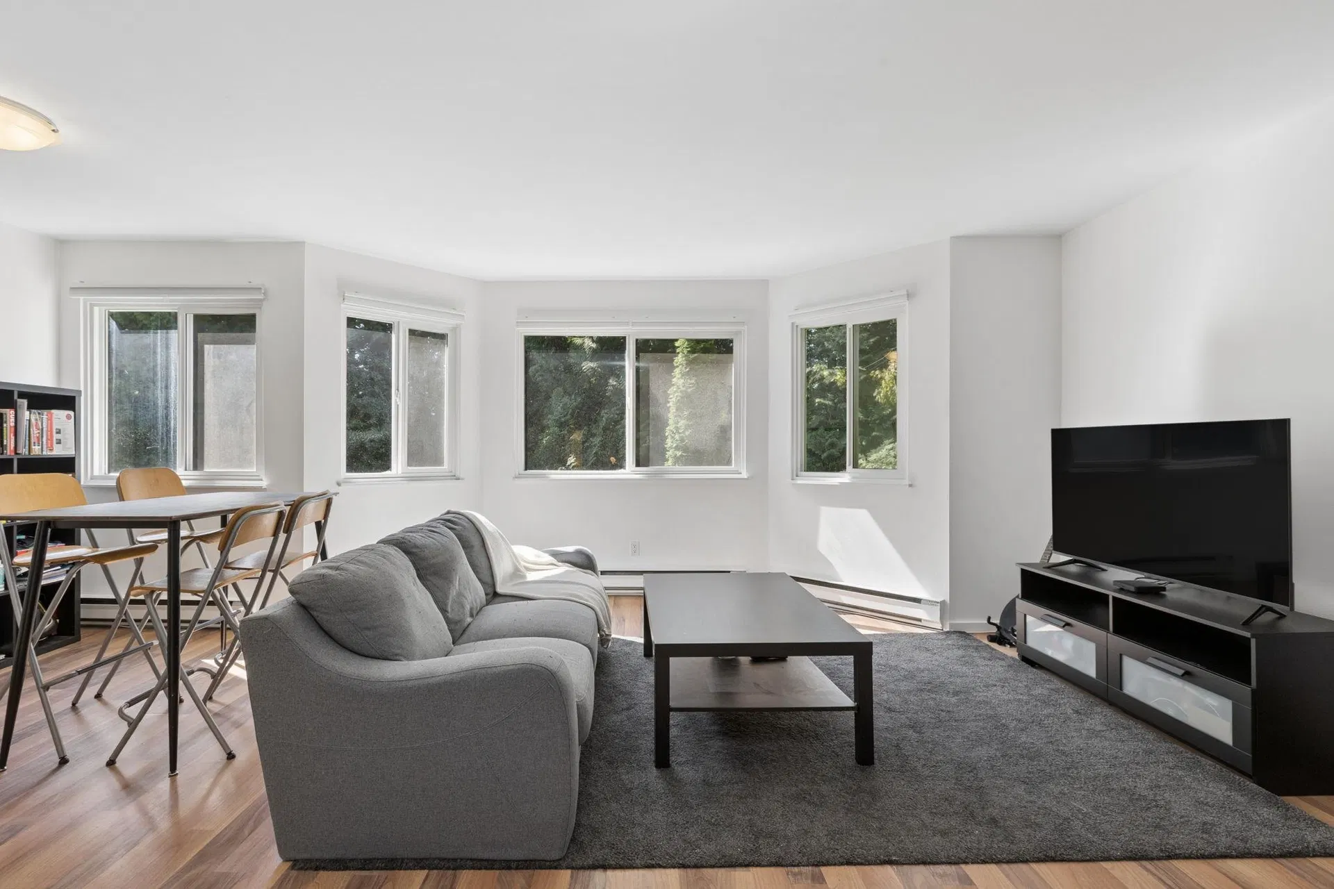 Photo 3 of 18 at #405 – 9880 Manchester Drive