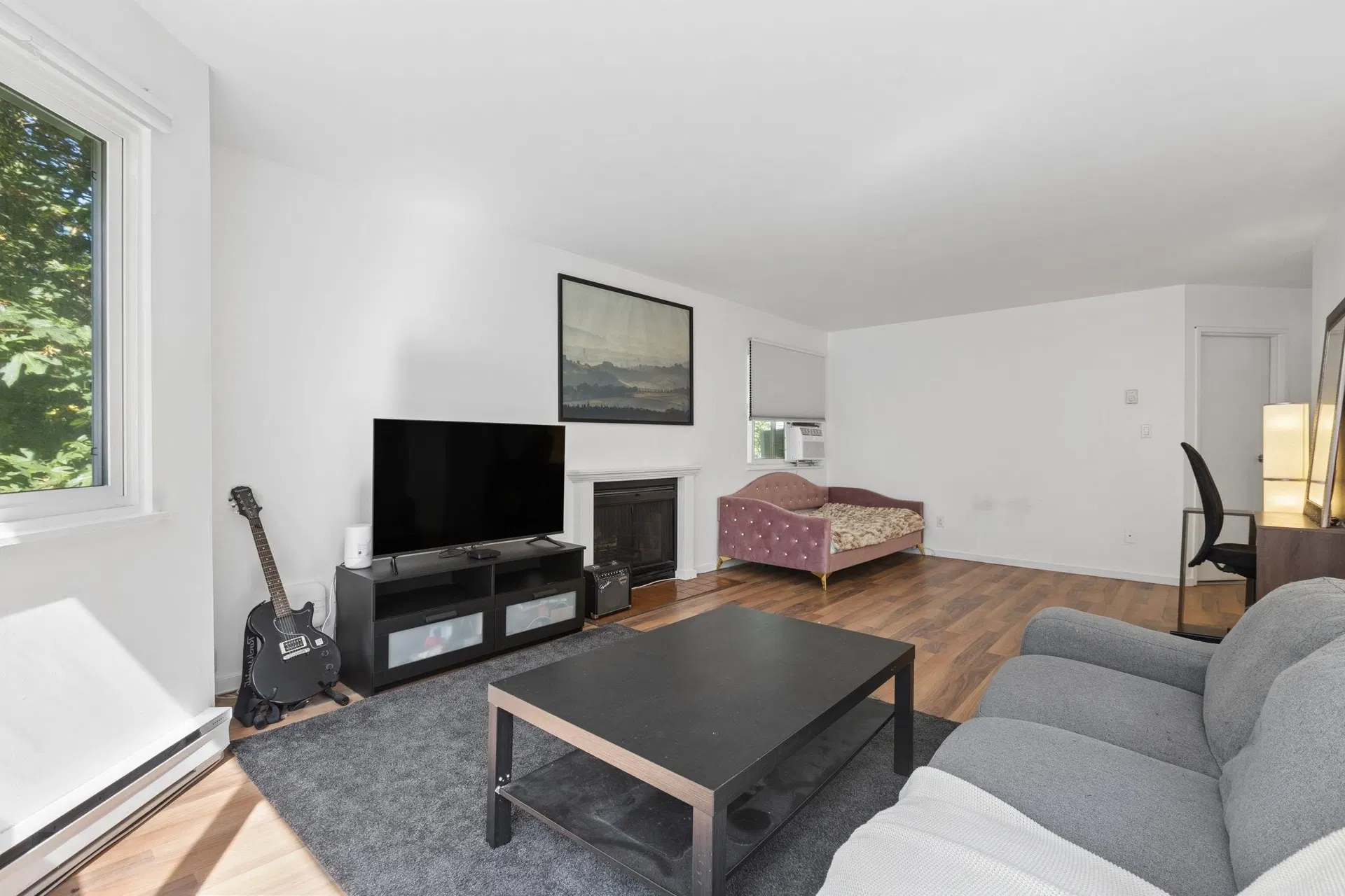 Photo 4 of 18 at #405 – 9880 Manchester Drive