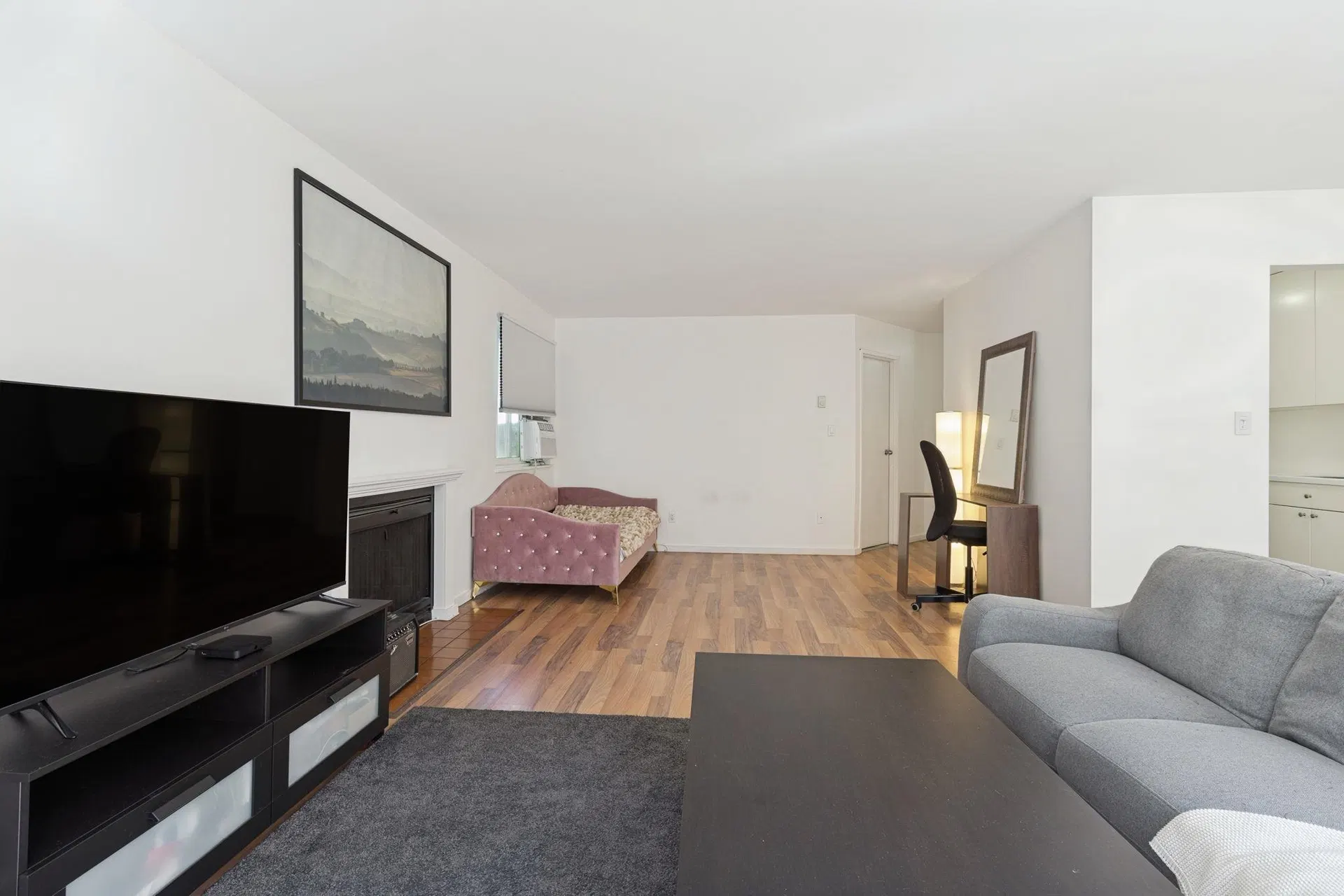 Photo 5 of 18 at #405 – 9880 Manchester Drive