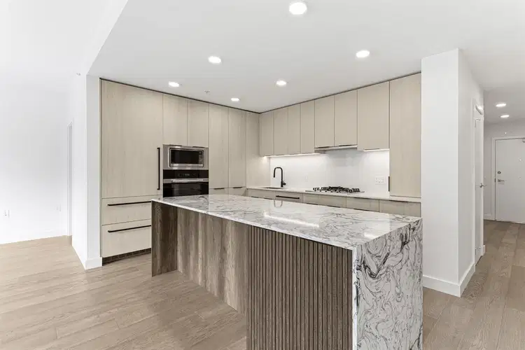 #205 – 3590 39th Avenue