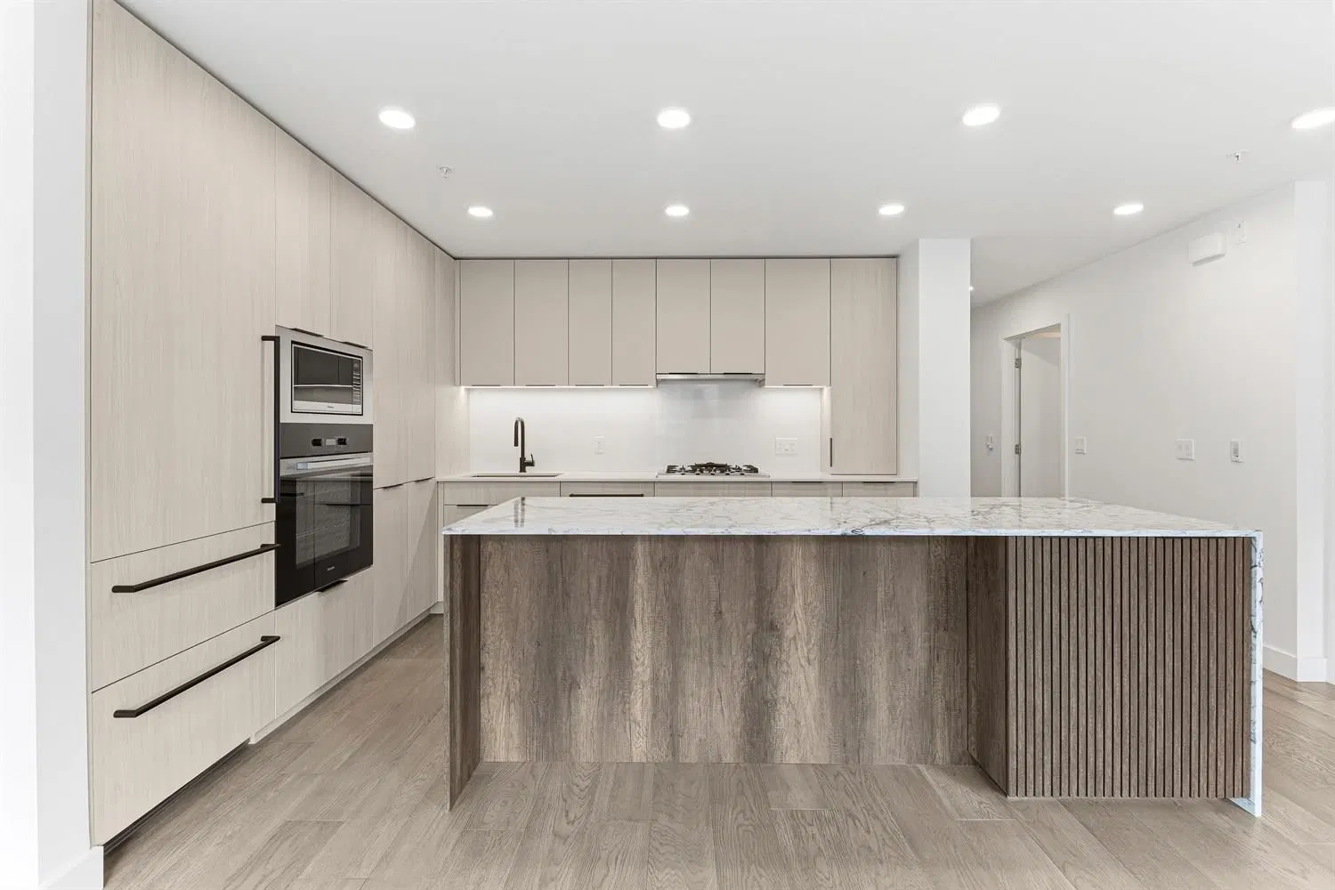 Photo 4 of 21 at #205 – 3590 W 39th Avenue
