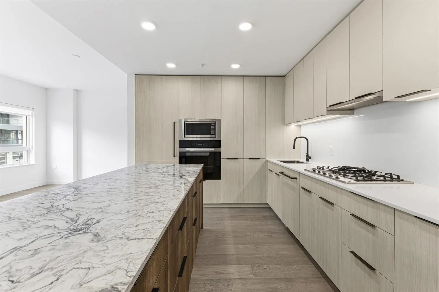 Photo 5 of 21 at #205 – 3590 W 39th Avenue