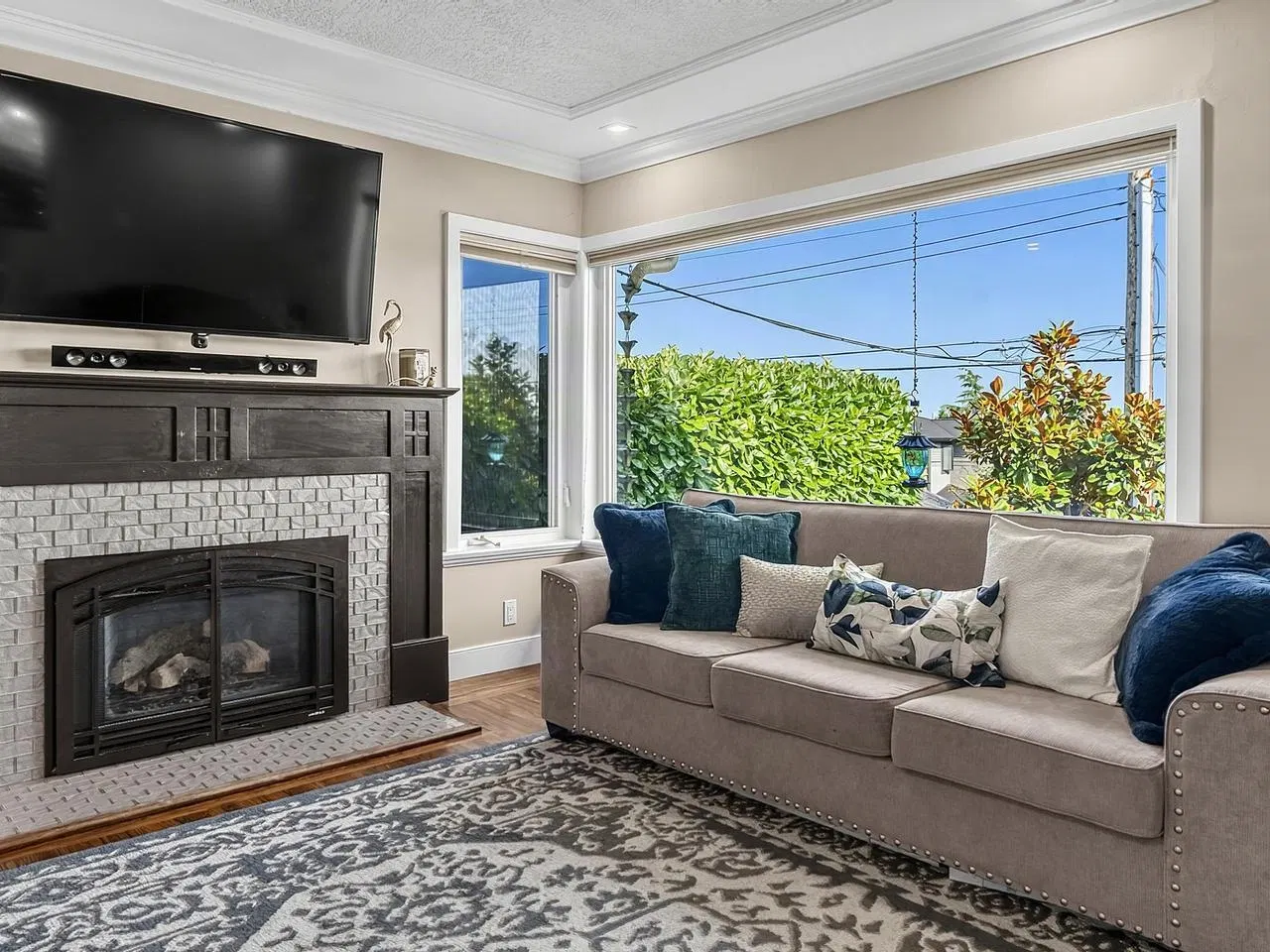 Photo 5 of 38 at 1707 Nanaimo Street