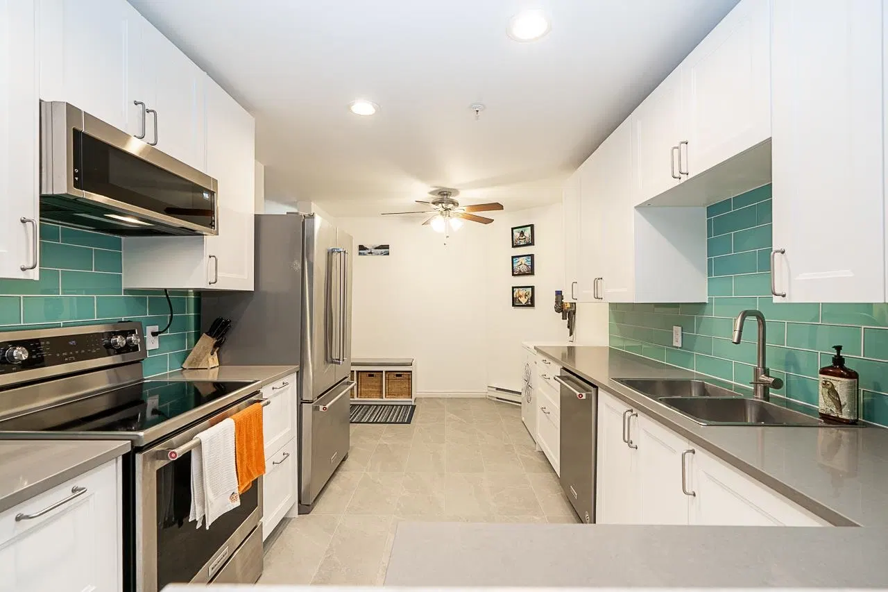 Photo 5 of 25 at #201 – 1440 George Street