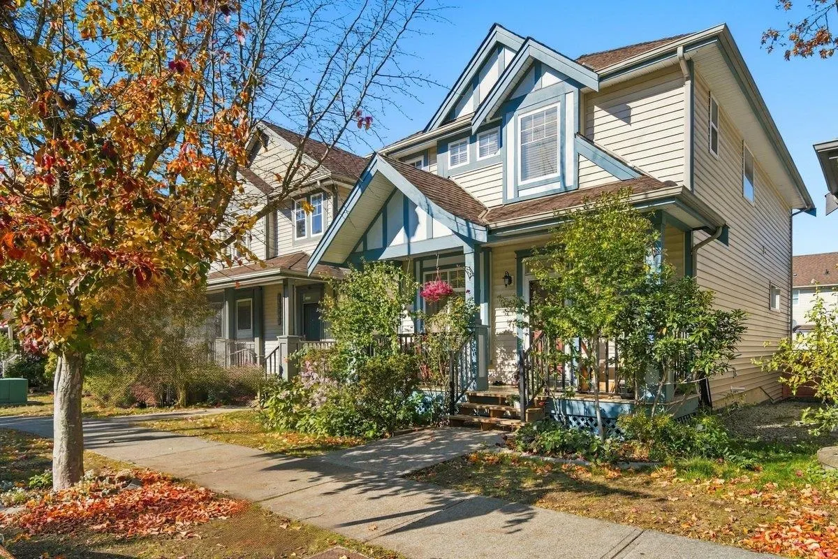 Photo 2 of 31 at 18589 67 Avenue