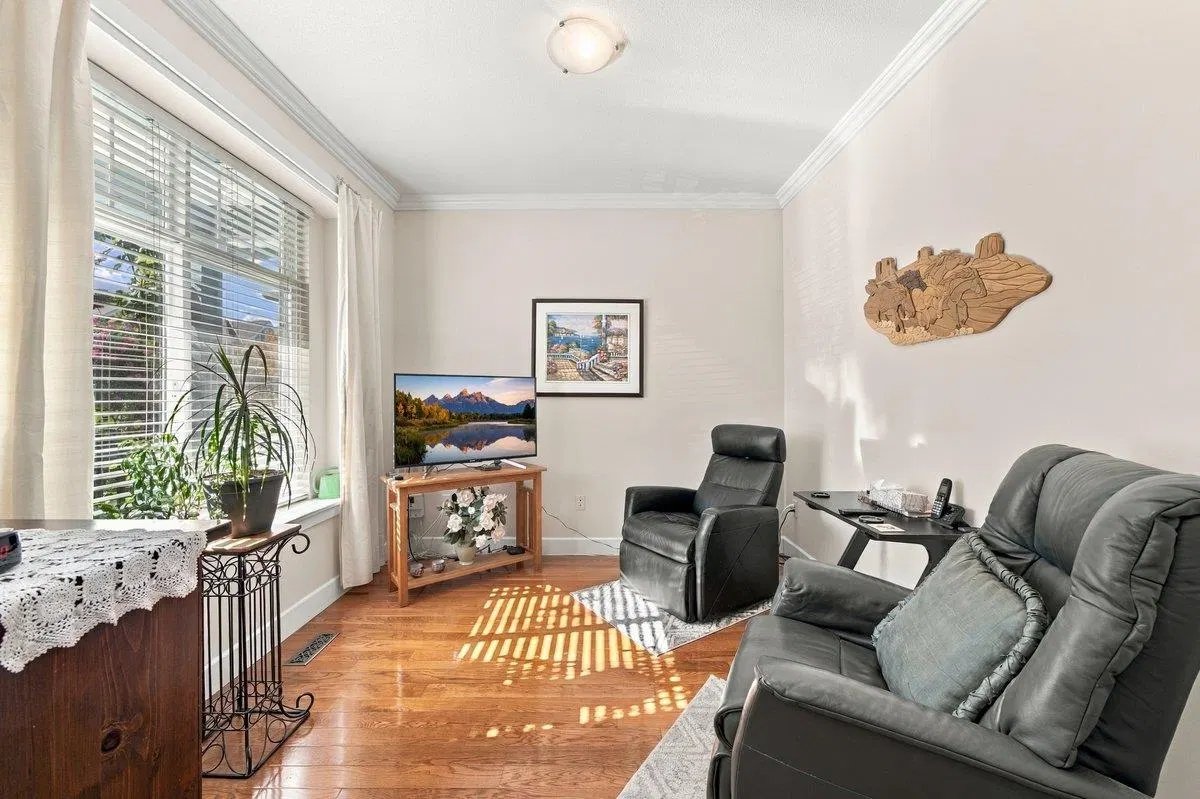 Photo 5 of 31 at 18589 67 Avenue