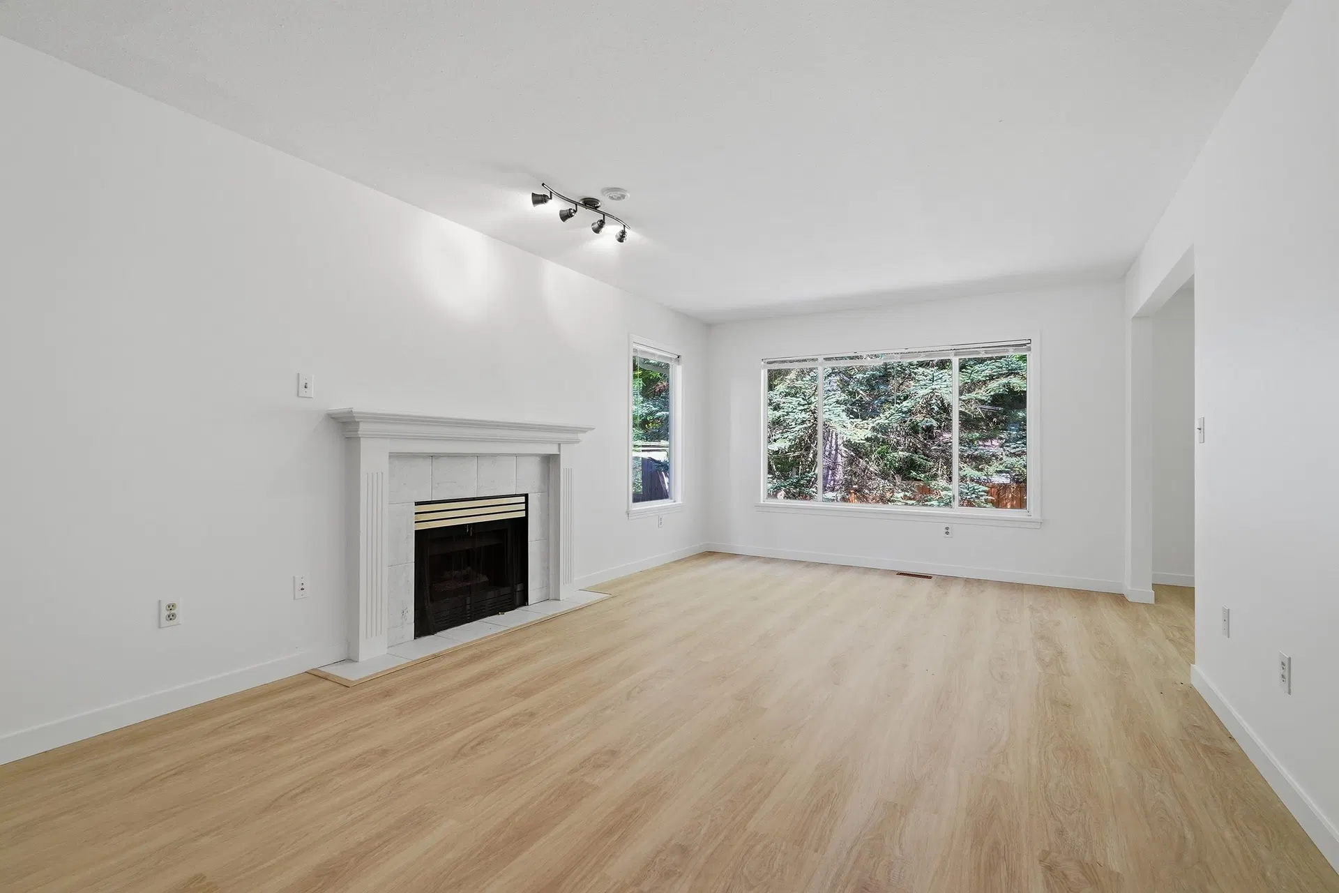 Photo 4 of 25 at 20885 95a Avenue
