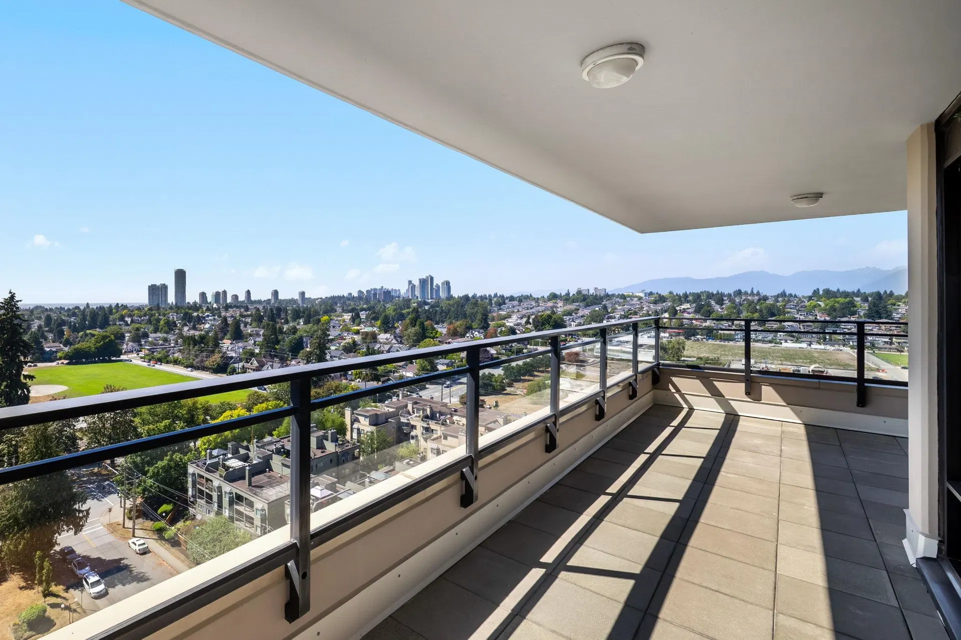 Photo 2 of 40 at #1602 – 720 Hamilton Street