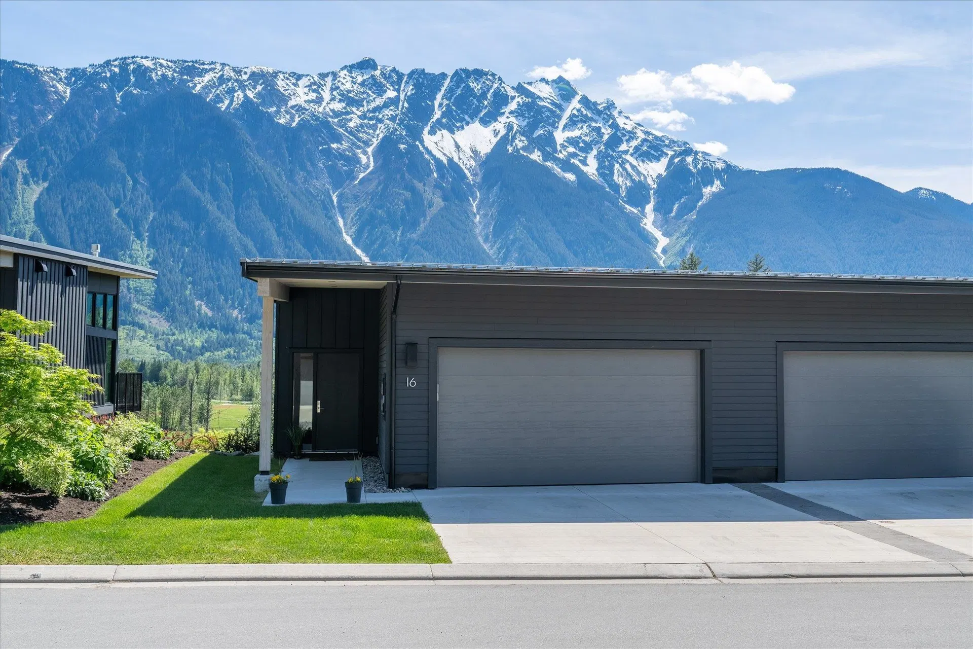 #16 – 4000 Sunstone Way