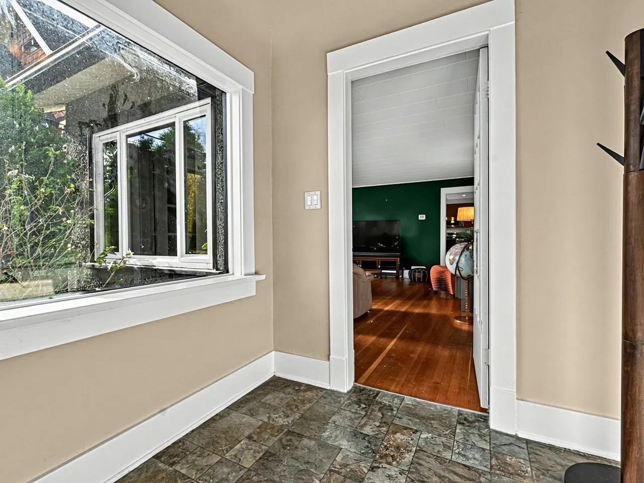 Photo 3 of 32 at 1109 Seventh Avenue