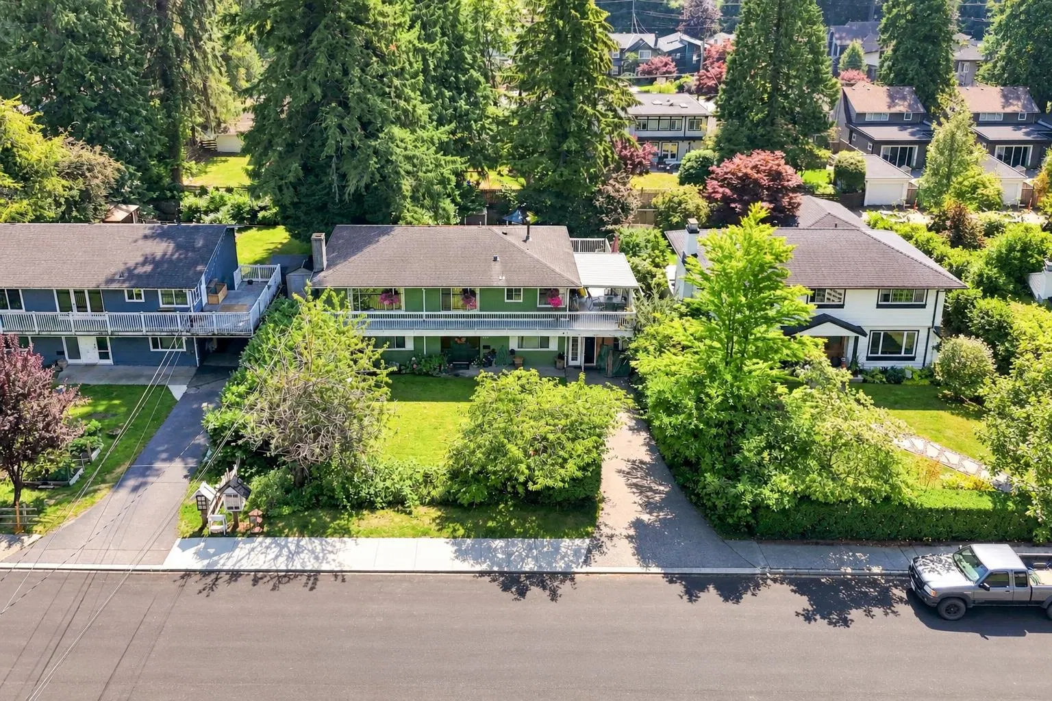 Photo 1 of 31 at 1033 Clements Avenue