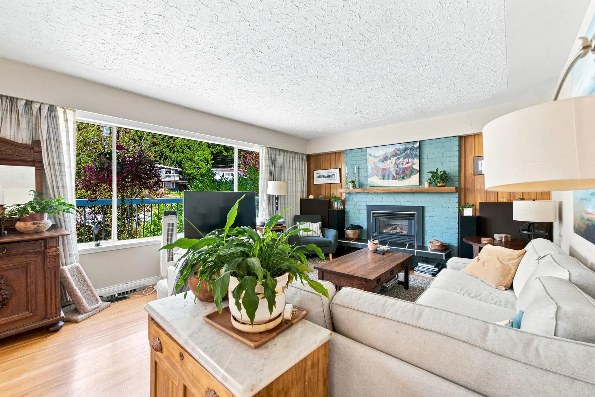 Photo 5 of 31 at 1033 Clements Avenue