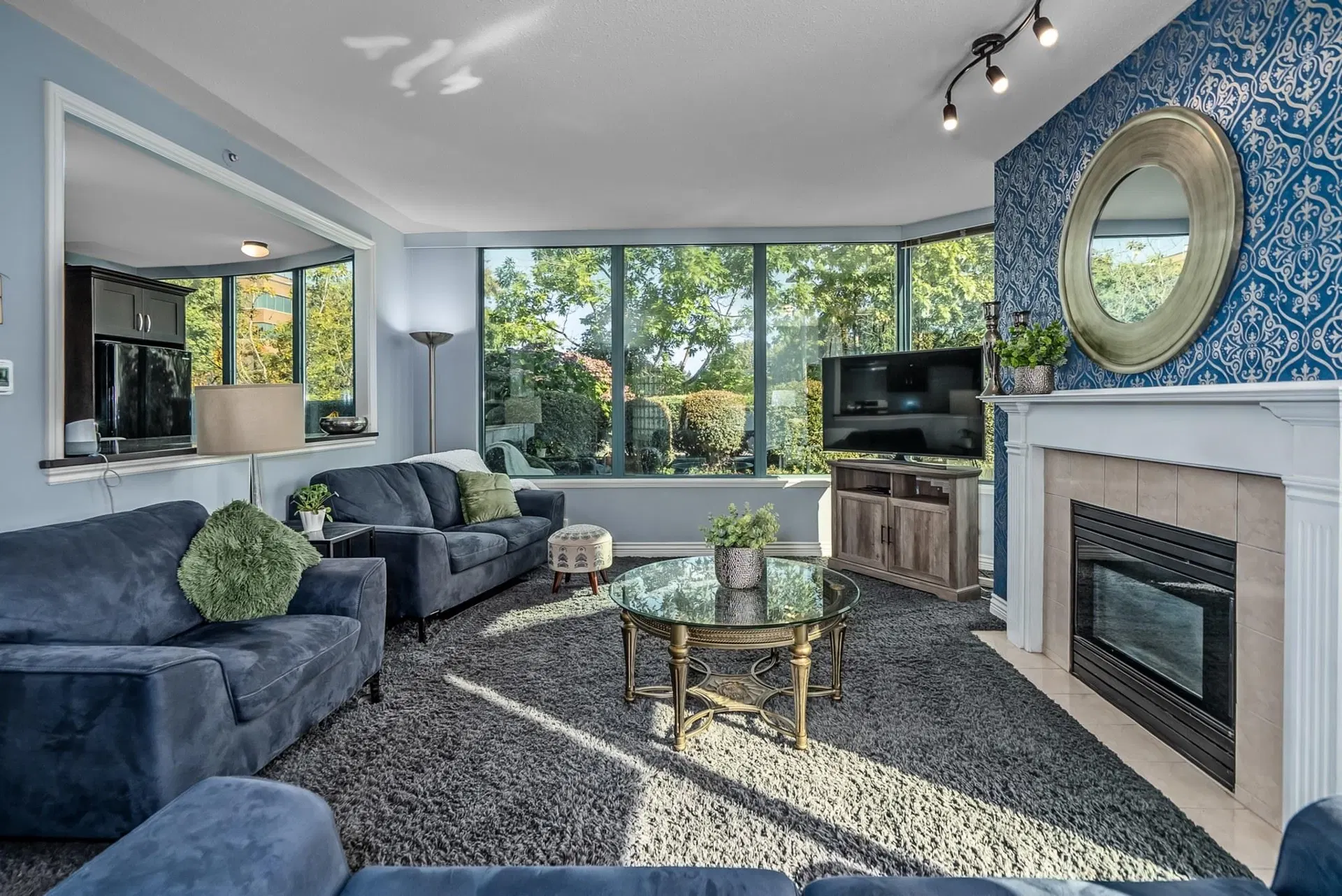 Photo 5 of 40 at #302 – 32330 South Fraser Way