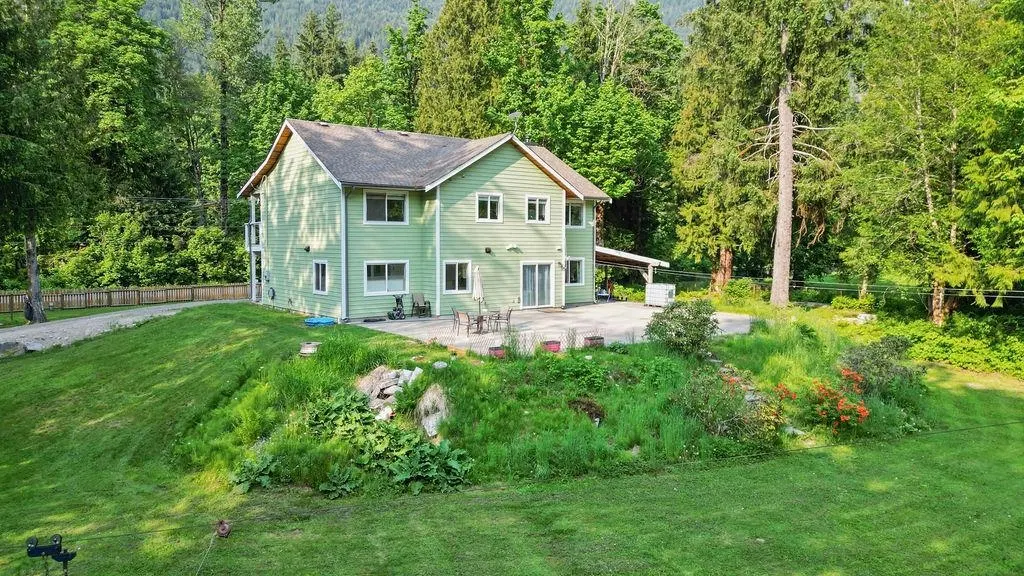 Photo 1 of 40 at 14605 Squamish Valley Road