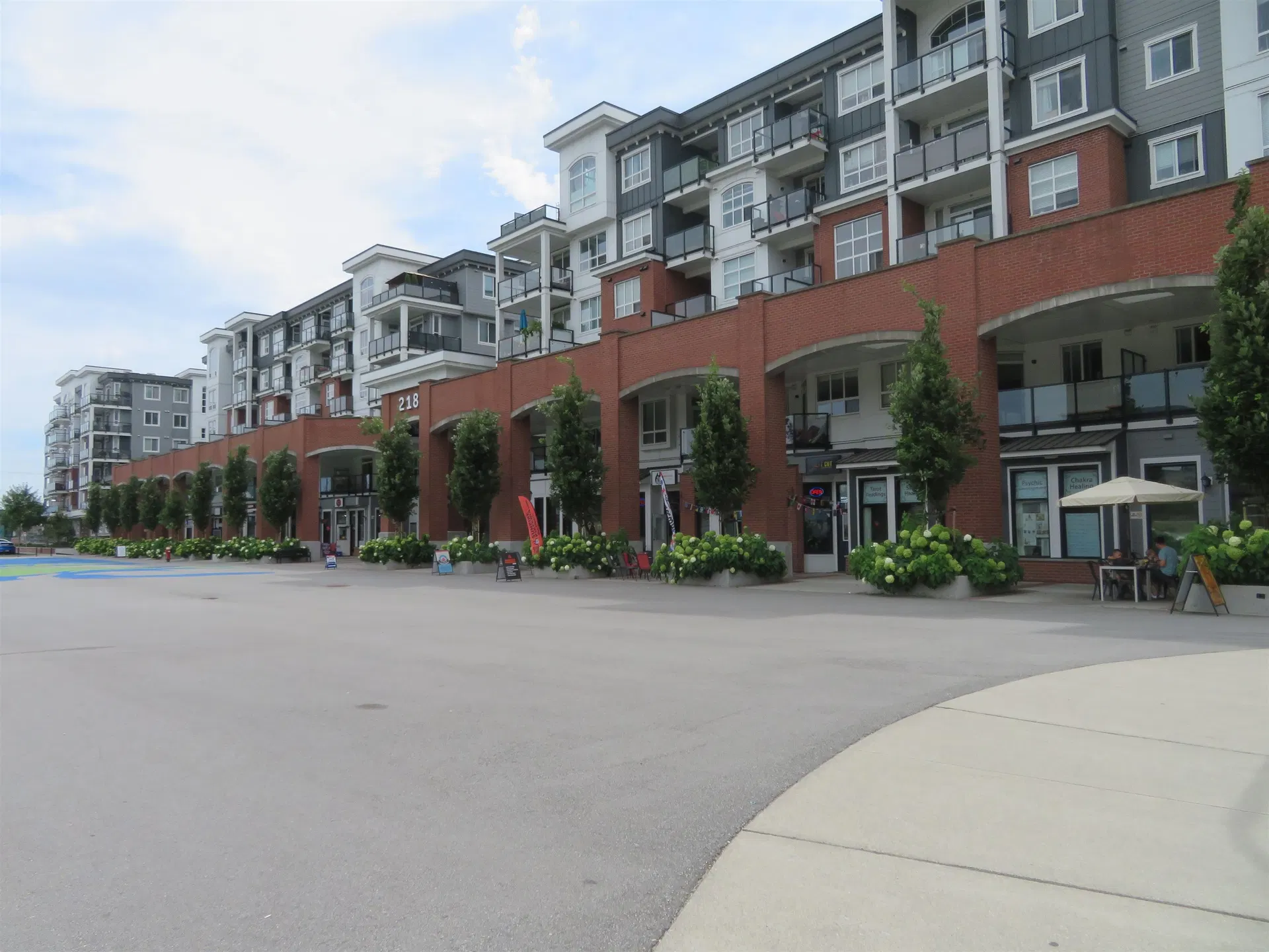 Photo 2 of 40 at #3320 – 2180 Kelly Avenue