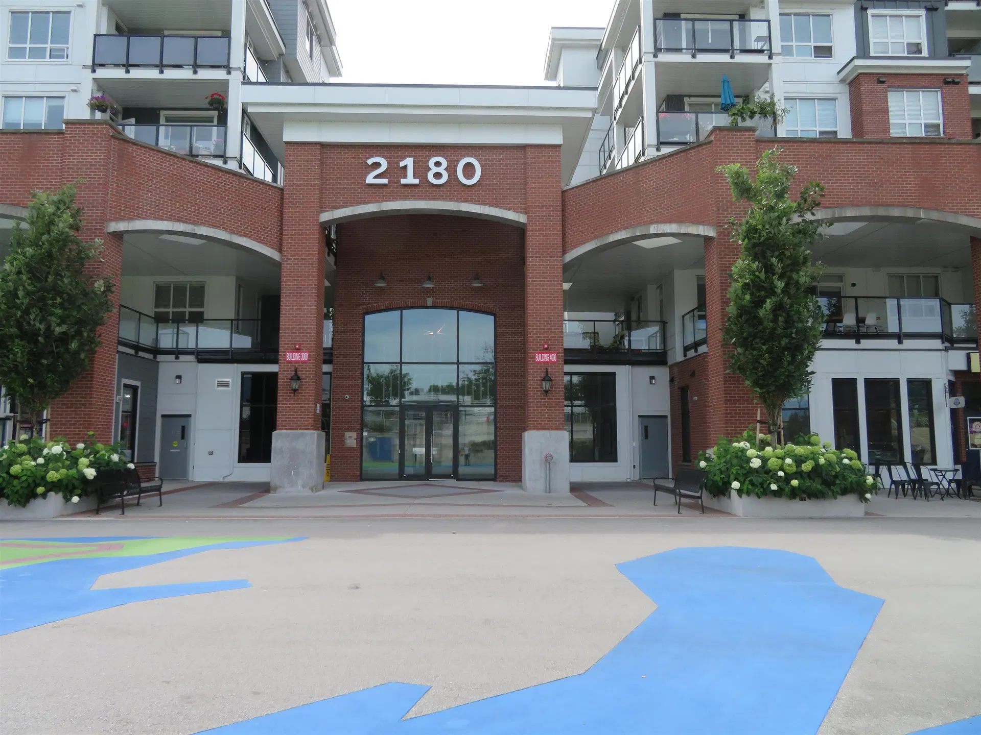 Photo 3 of 40 at #3320 – 2180 Kelly Avenue