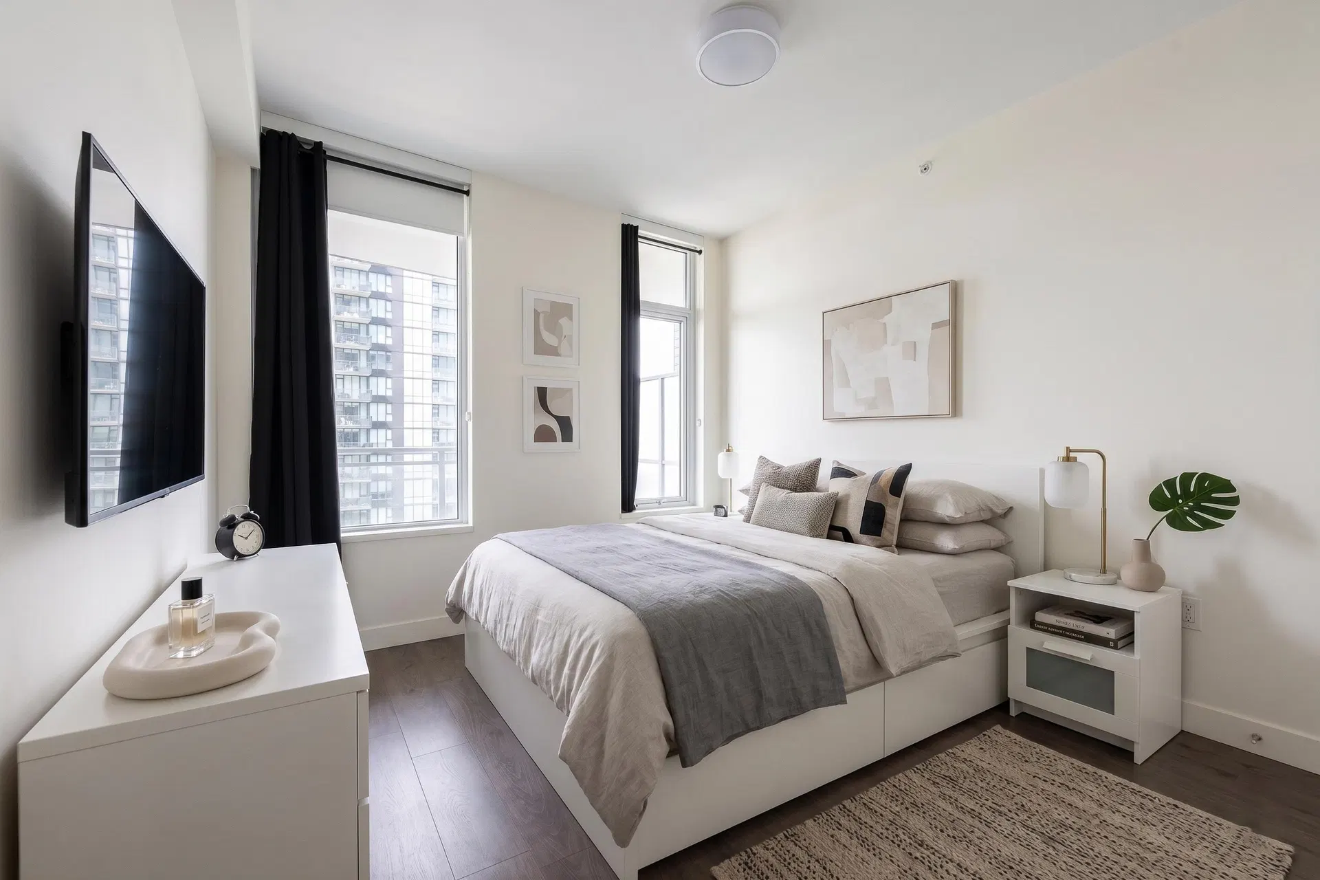 Photo 4 of 24 at #1706 – 5051 Imperial Street