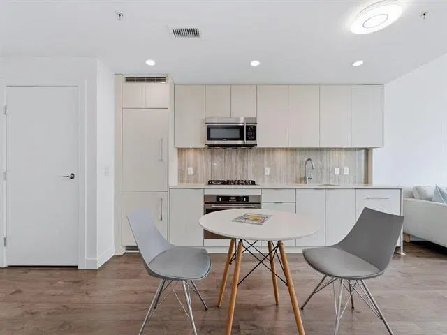 Photo 5 of 24 at #1706 – 5051 Imperial Street