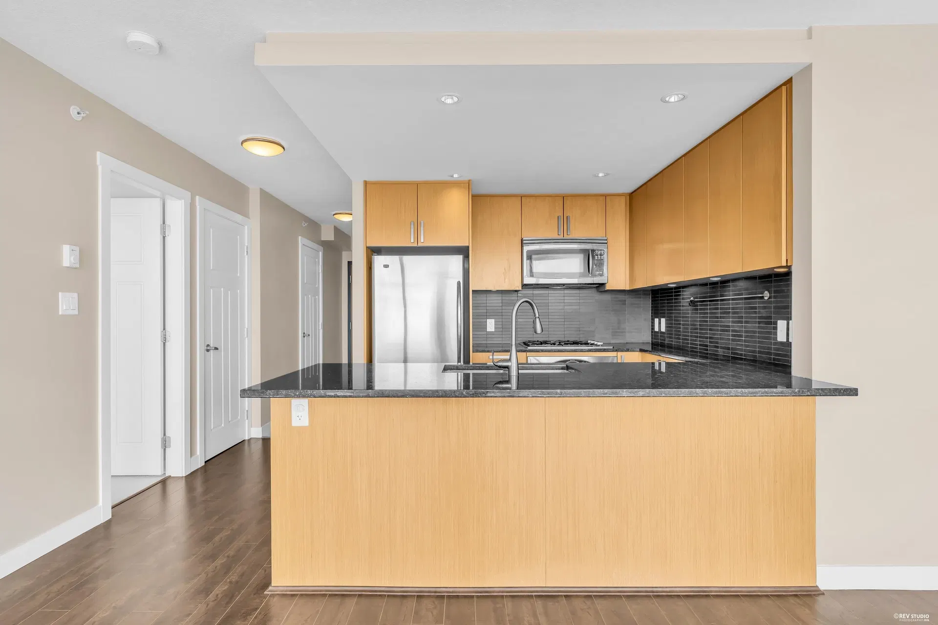 Photo 2 of 40 at #2805 – 2978 Glen Drive