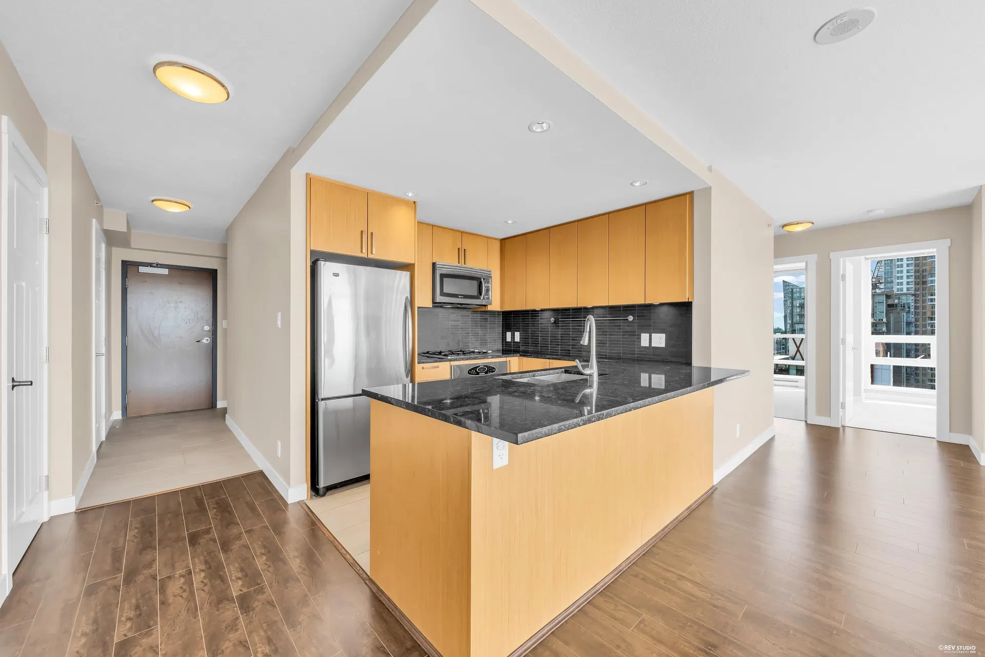 Photo 4 of 40 at #2805 – 2978 Glen Drive