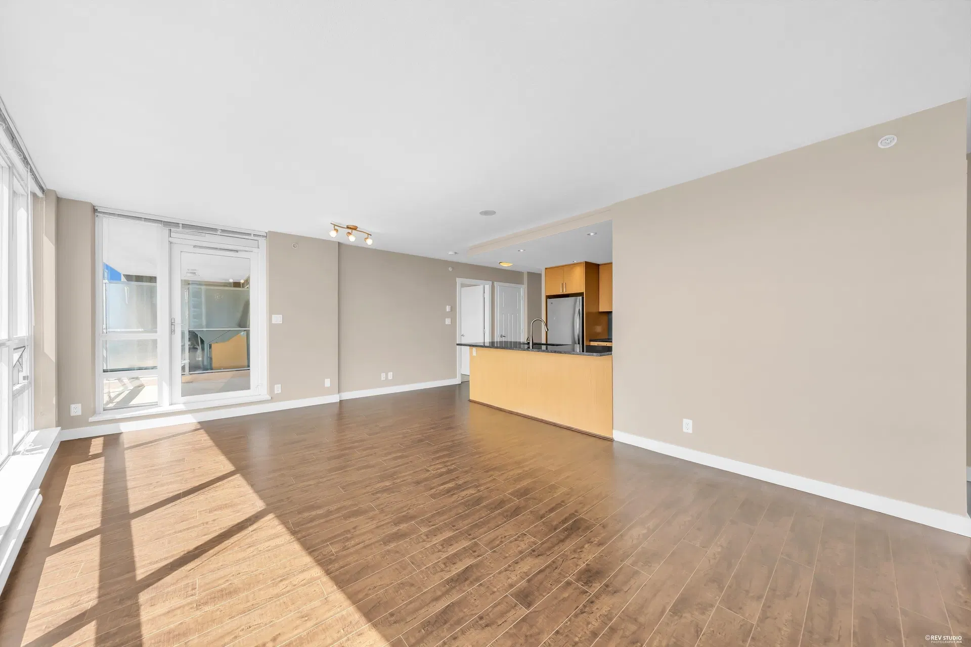 Photo 5 of 40 at #2805 – 2978 Glen Drive