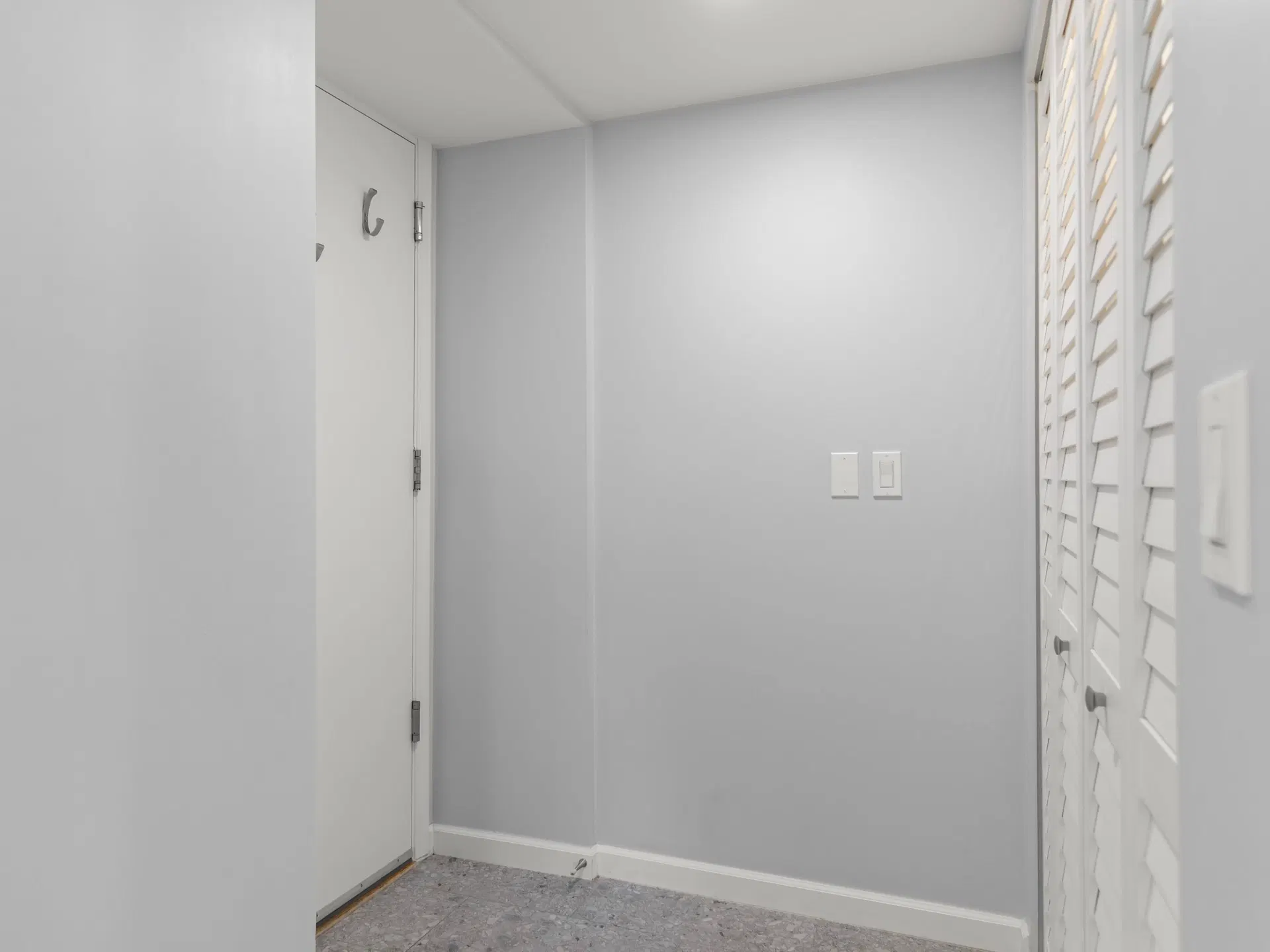 Photo 2 of 30 at #701 – 289 Drake Street