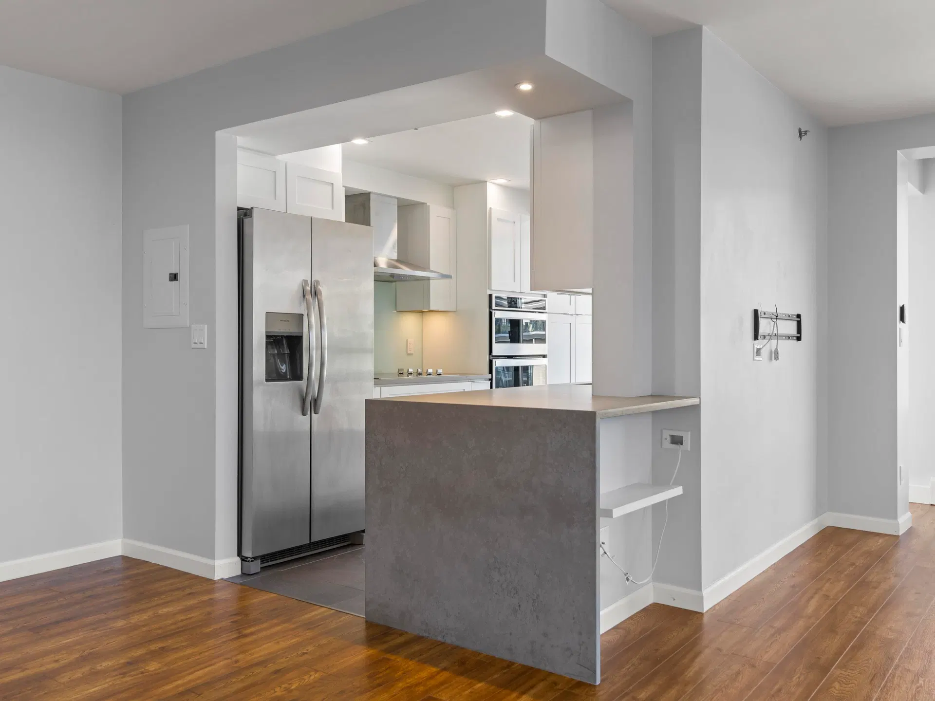 Photo 4 of 30 at #701 – 289 Drake Street