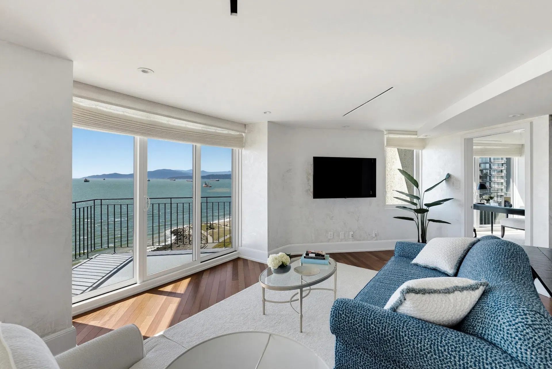 Photo 5 of 40 at #1301 – 1575 Beach Avenue