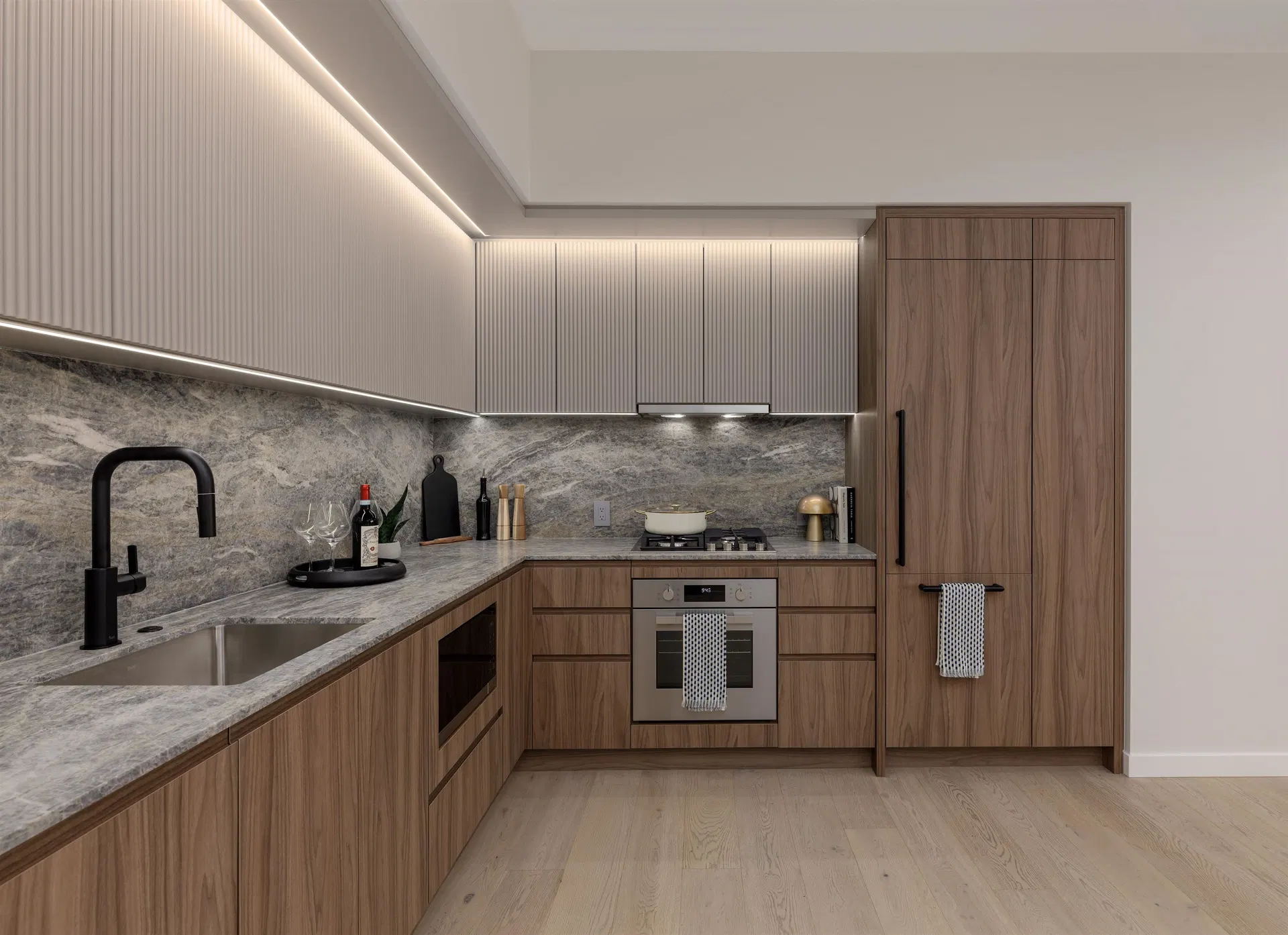 Photo 2 of 12 at #618 – 688 W 57th Avenue
