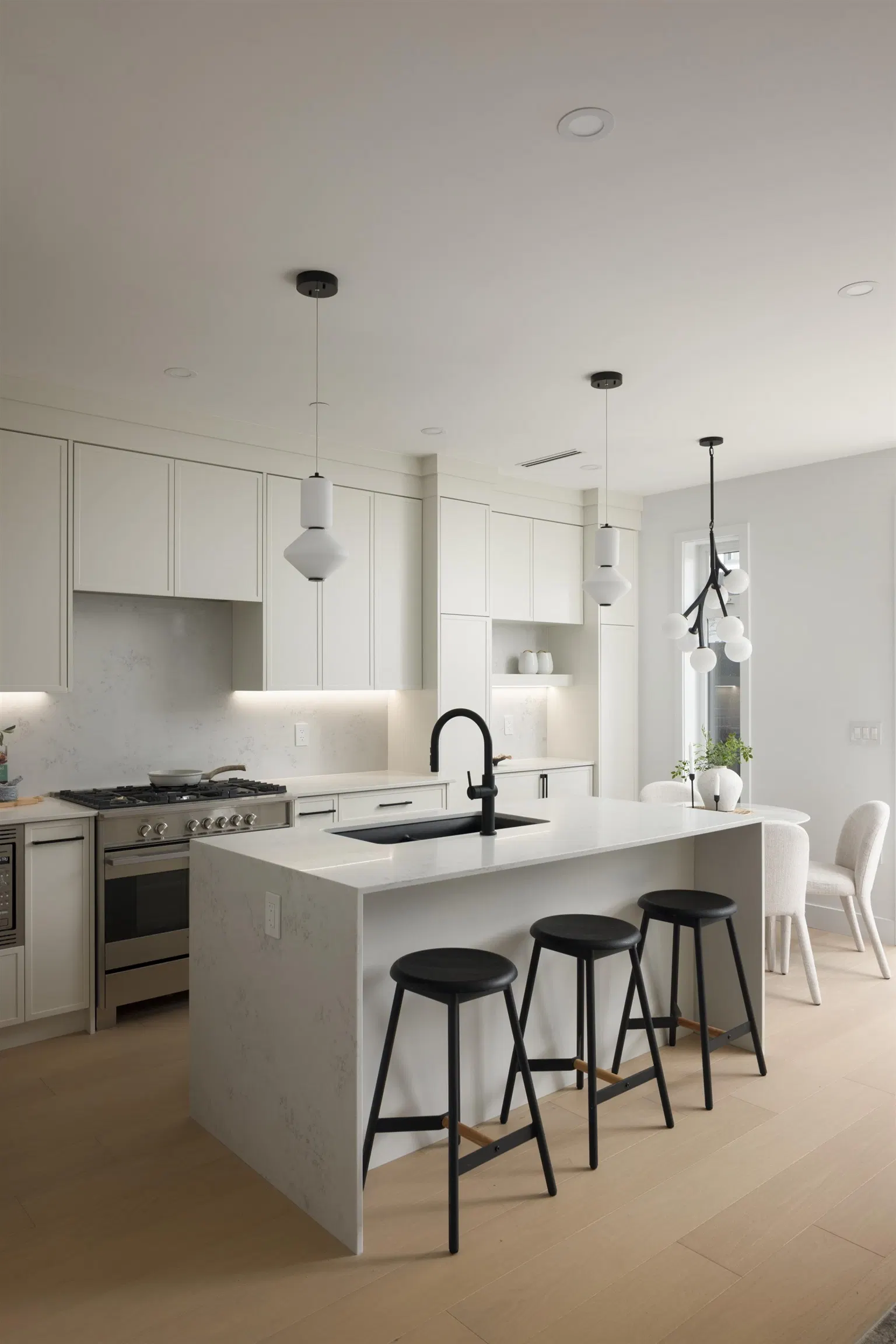 Photo 2 of 37 at #4 – 419 W 23rd Avenue