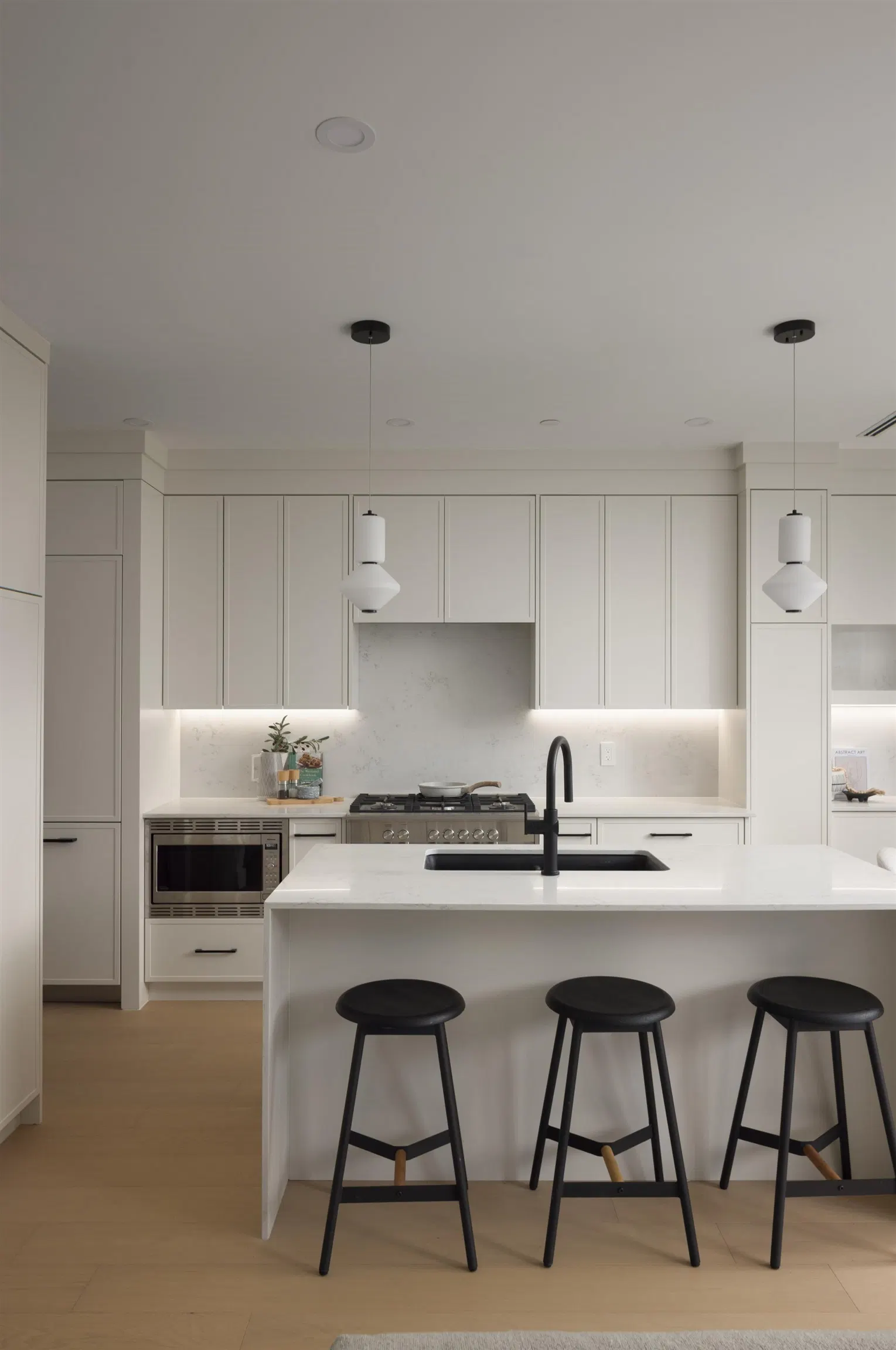 Photo 4 of 37 at #4 – 419 W 23rd Avenue