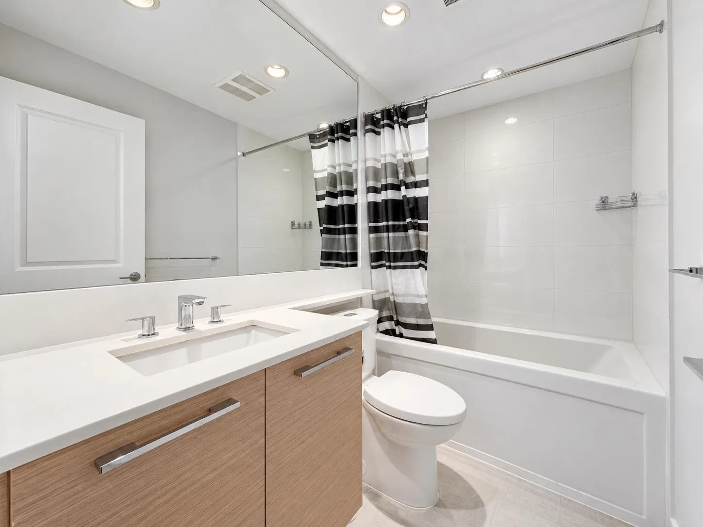 Photo 4 of 18 at #1003 – 6700 Dunblane Avenue