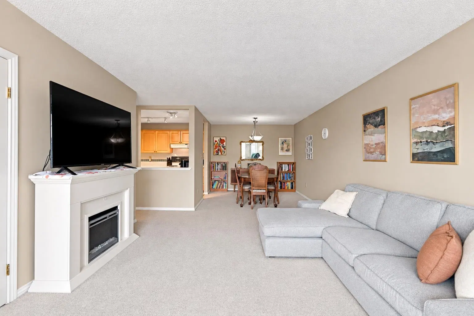 Photo 3 of 37 at #203 – 1840 E Southmere Crescent