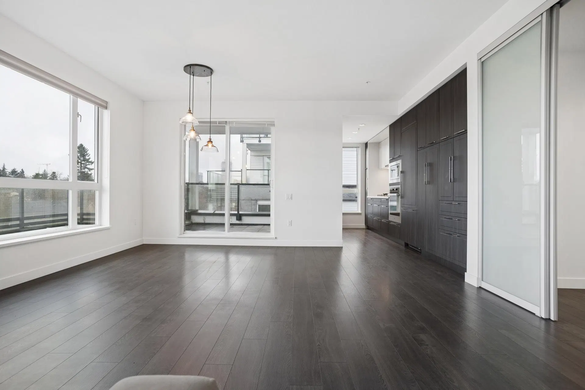 Photo 3 of 33 at #608 – 6677 Cambie Street
