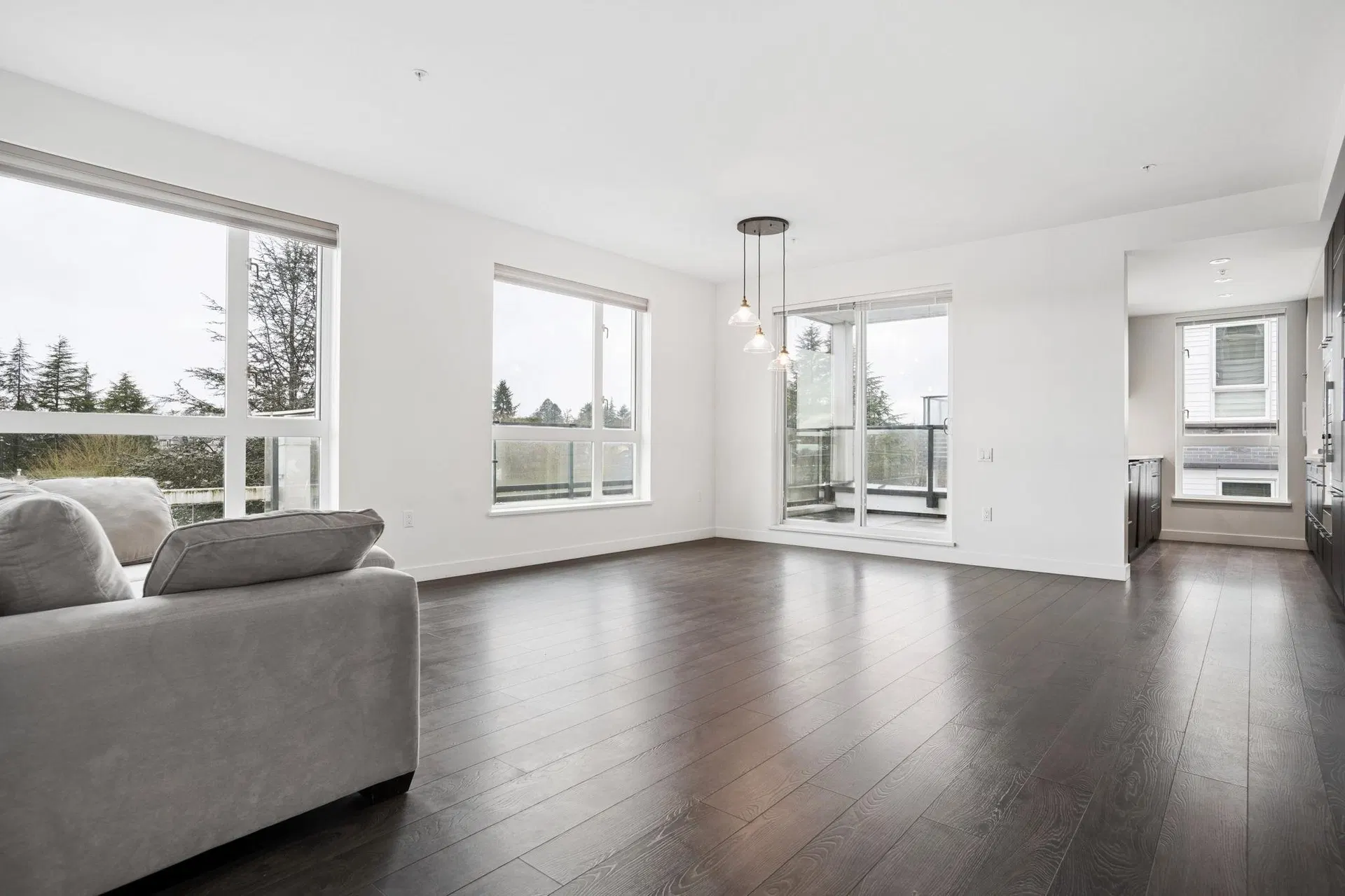 Photo 4 of 33 at #608 – 6677 Cambie Street