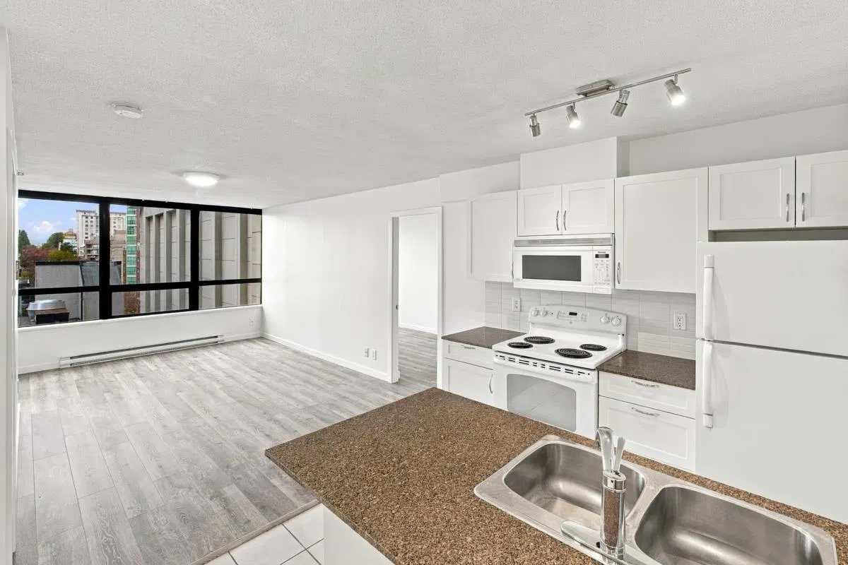 Photo 1 of 25 at #809 – 933 Hornby Street