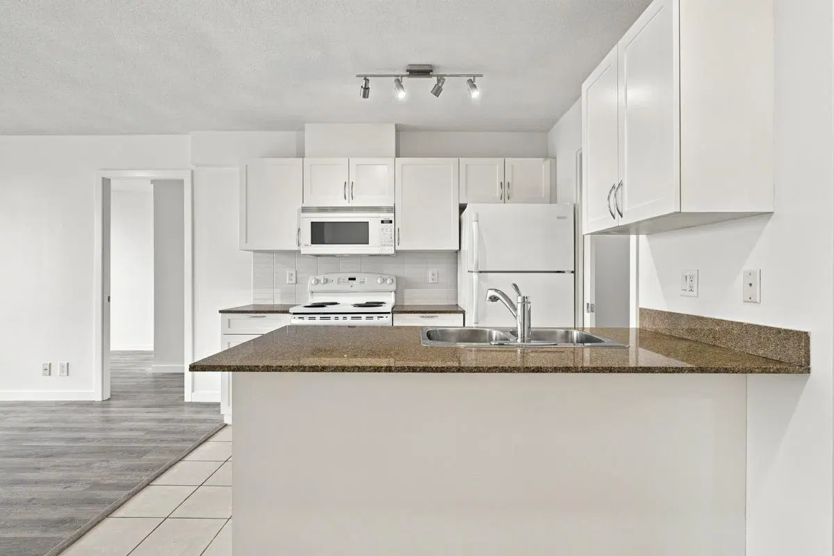 Photo 2 of 25 at #809 – 933 Hornby Street