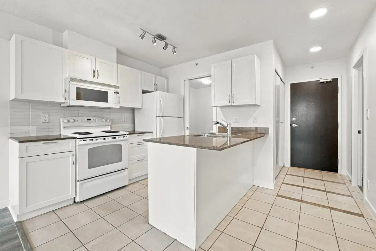 Photo 3 of 25 at #809 – 933 Hornby Street