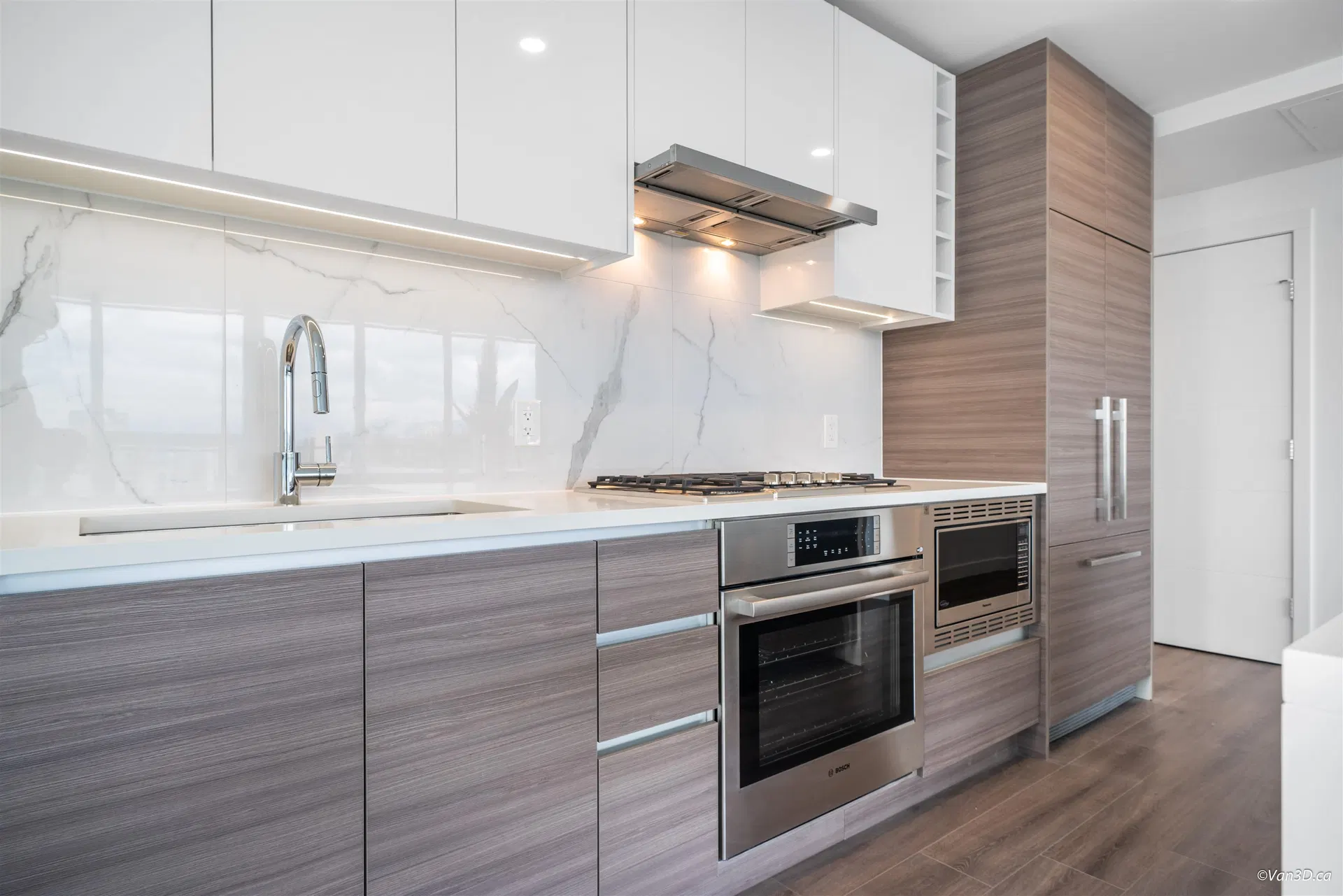 Photo 3 of 34 at #3103 – 823 Carnarvon Street