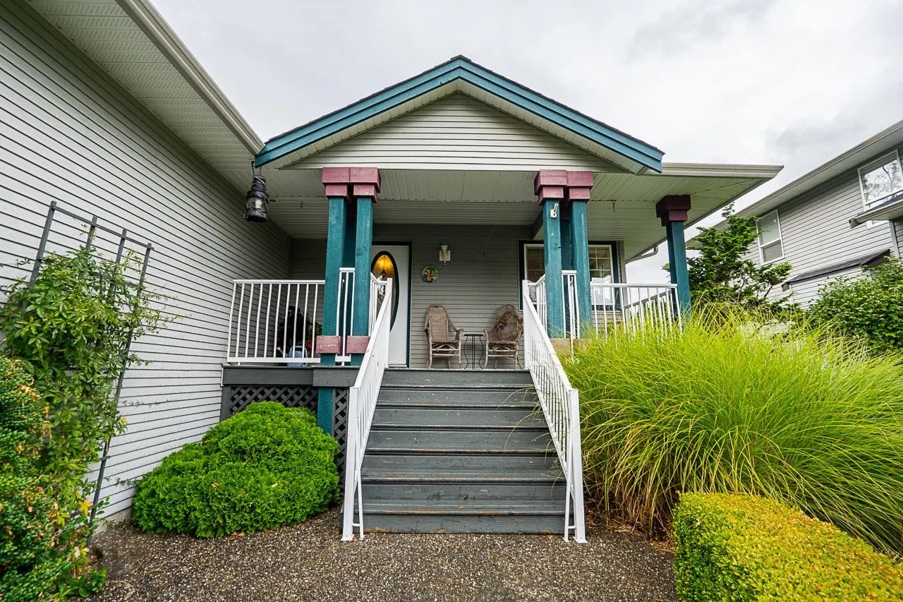 Photo 4 of 40 at 225 Balsam Avenue
