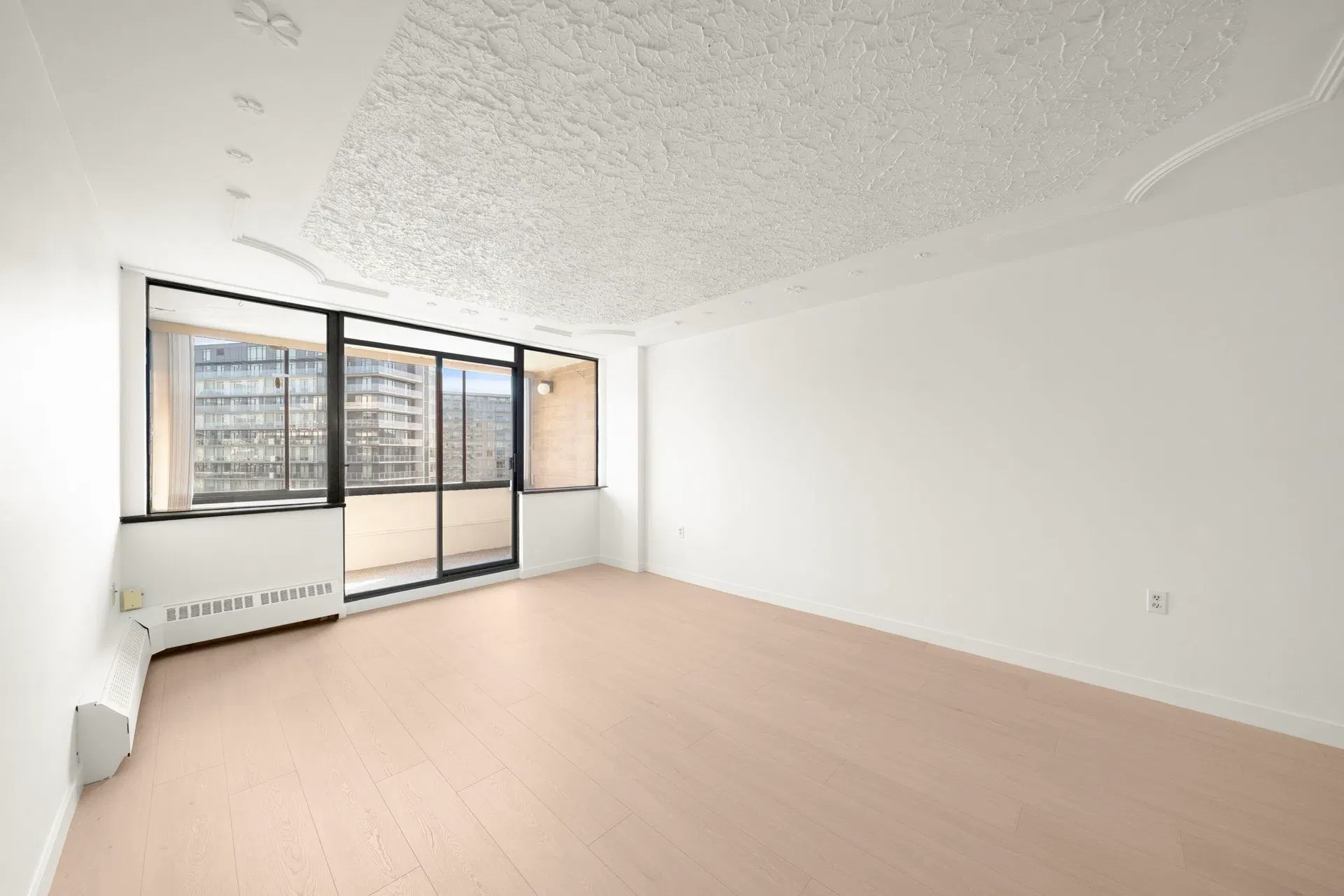 Photo 2 of 35 at #1002 – 6651 Minoru Boulevard