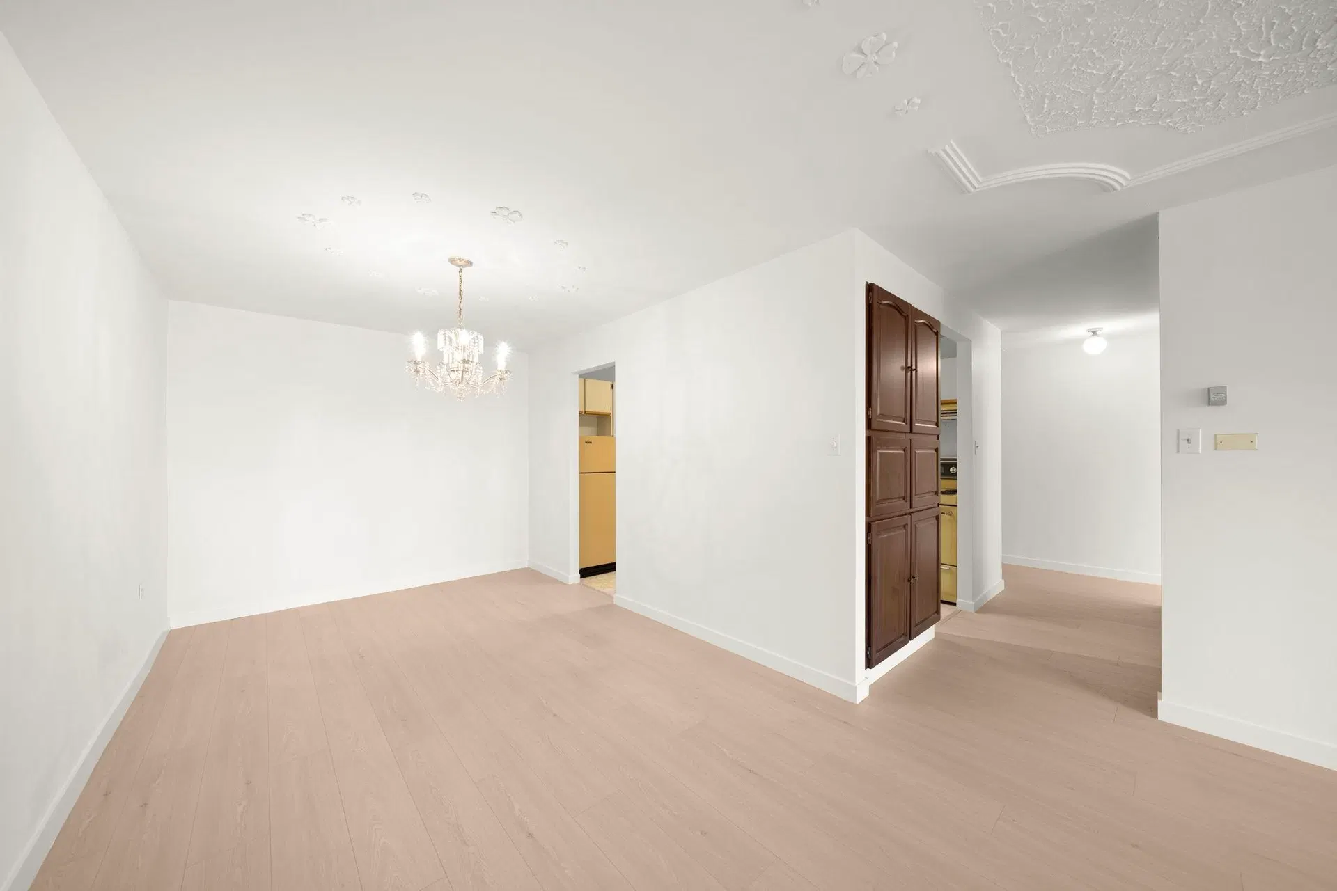 Photo 4 of 35 at #1002 – 6651 Minoru Boulevard