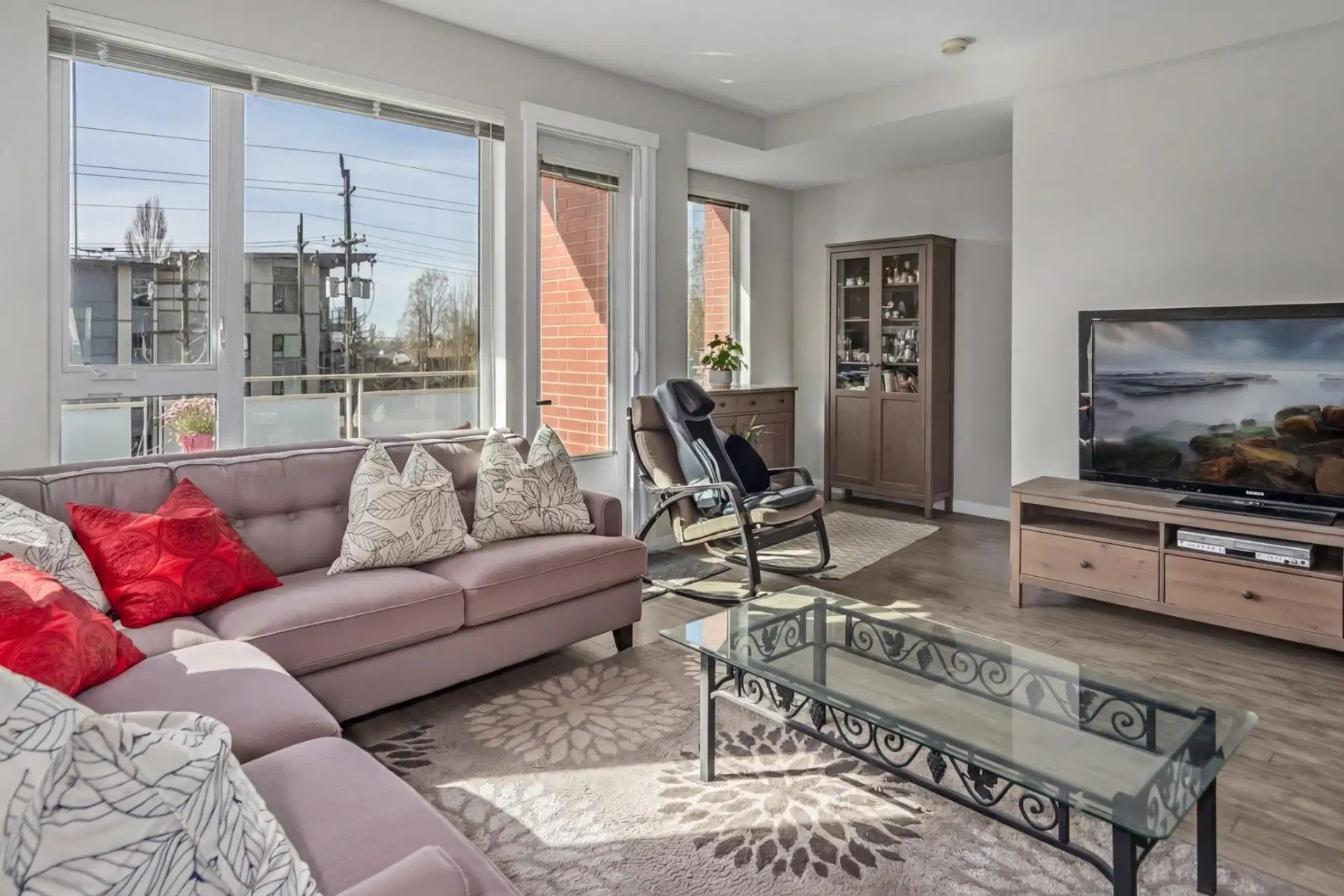 3107 Kent Avenue North Avenue