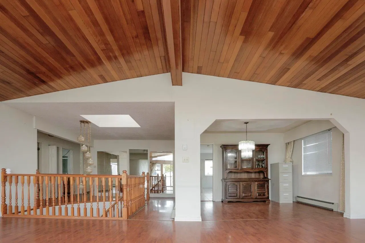 Photo 4 of 28 at 448 E 59th Avenue
