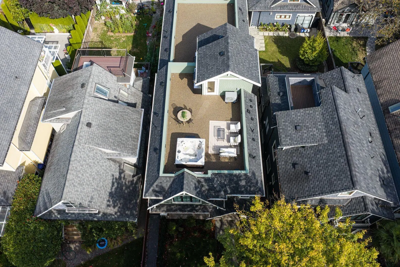 Photo 2 of 40 at #1 – 127 W 17th Avenue