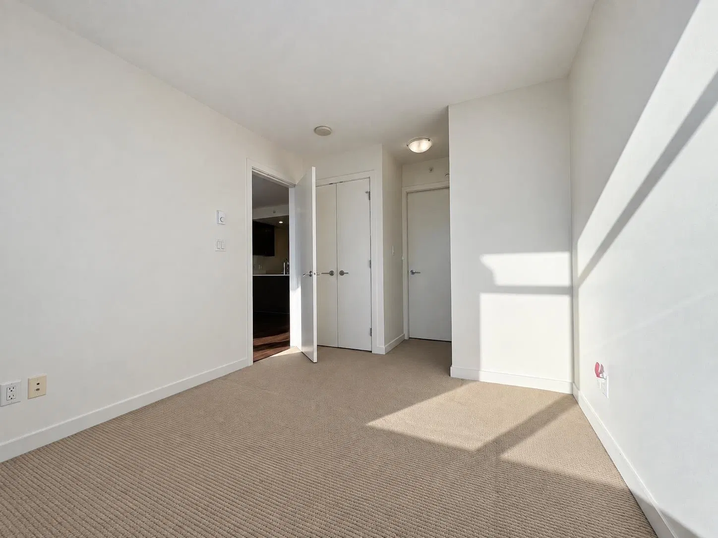 Photo 4 of 15 at #1605 – 4815 Eldorado Mews