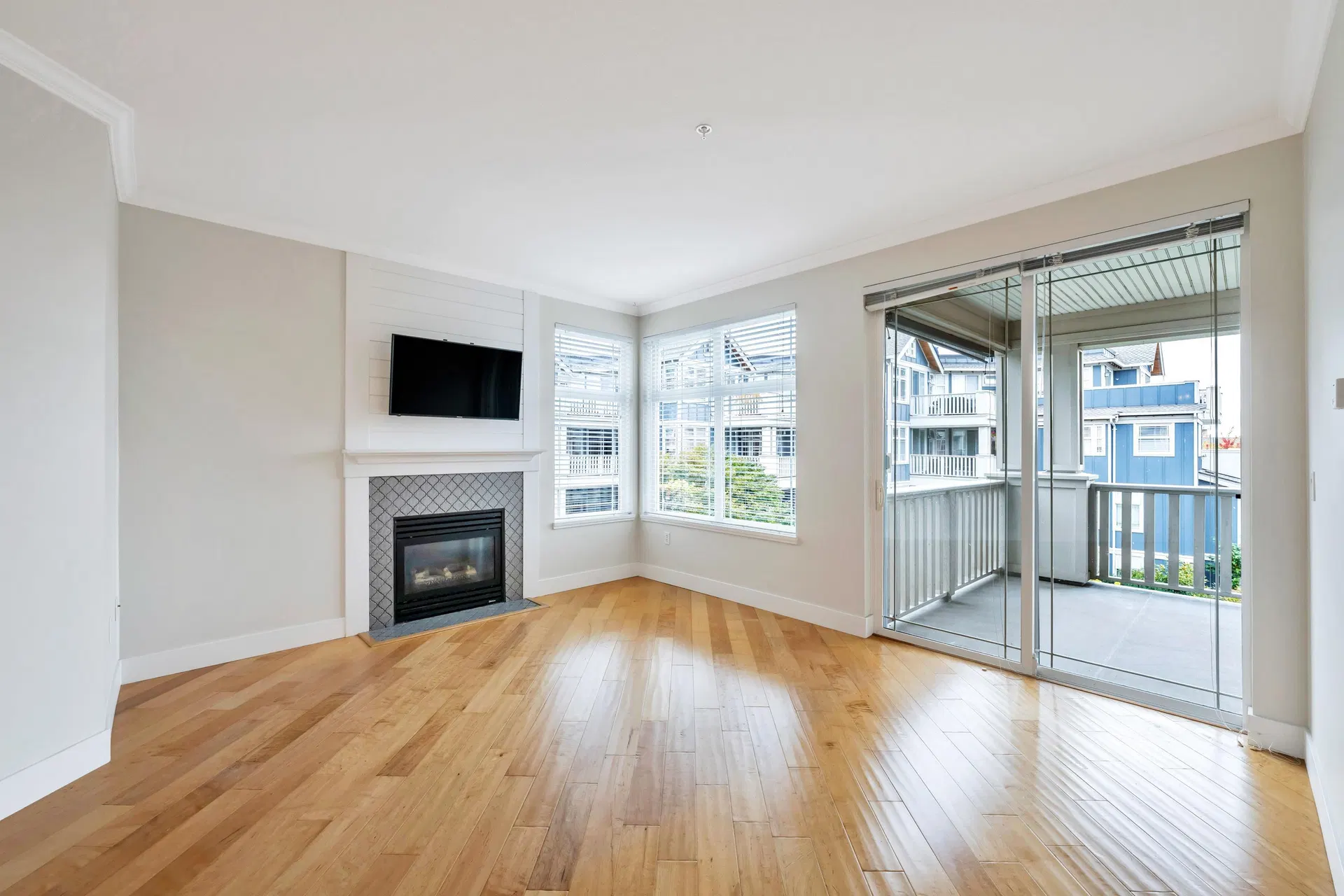 Photo 3 of 37 at #305 – 15368 16a Avenue