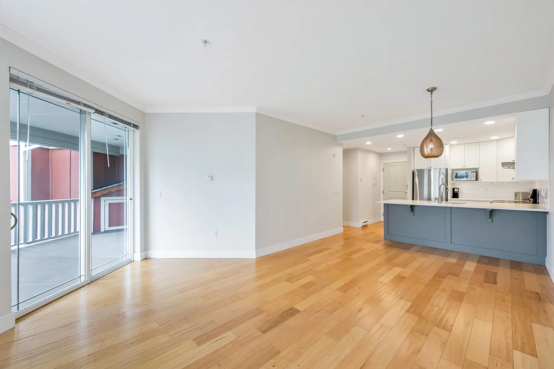 Photo 5 of 37 at #305 – 15368 16a Avenue