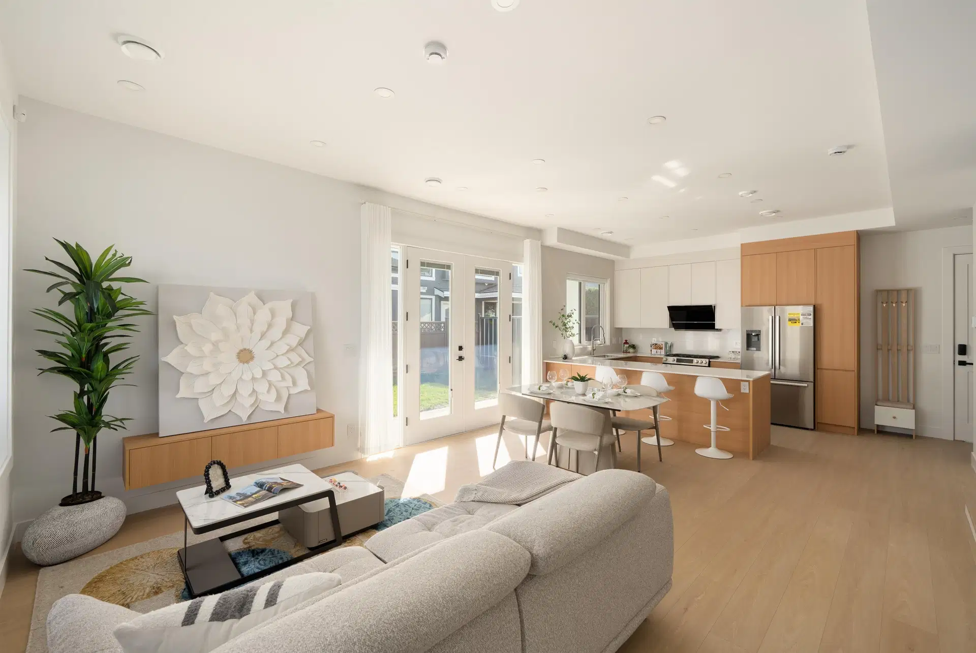 #2 – 5300 Chetwynd Avenue