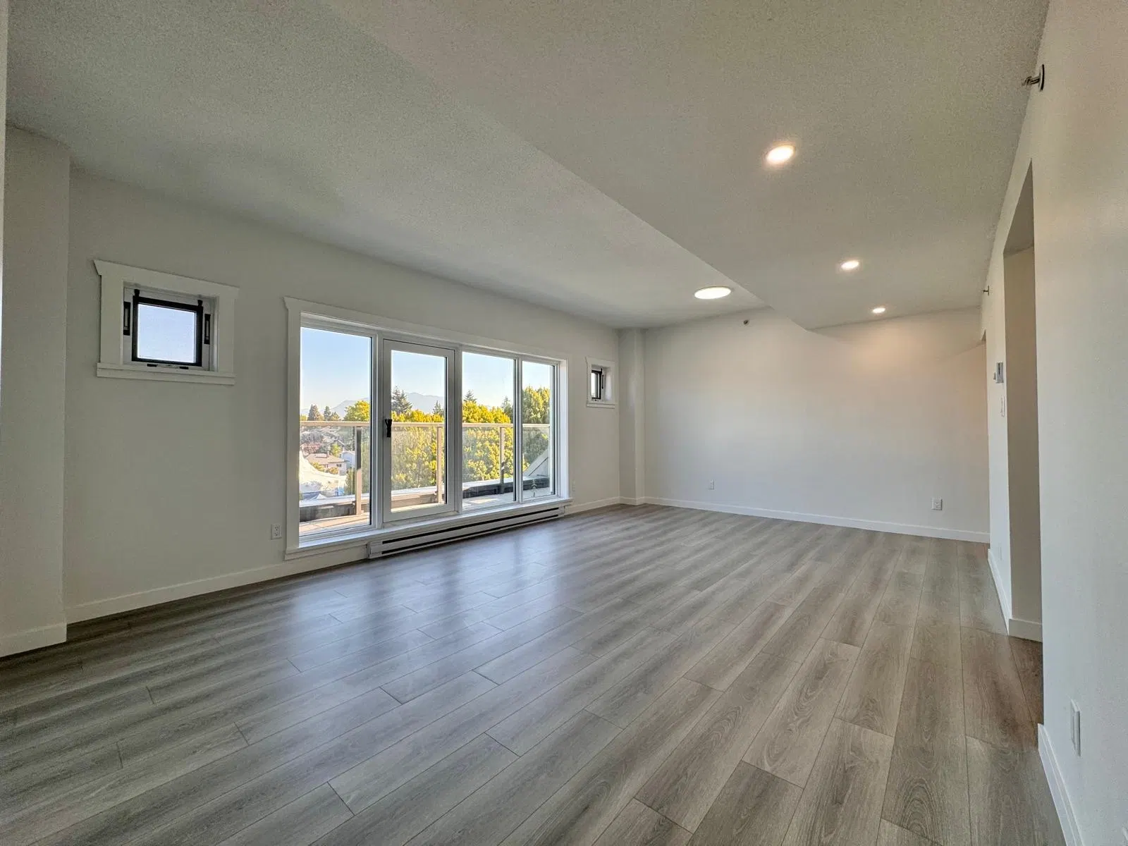 Photo 5 of 23 at #800 – 2528 E Broadway
